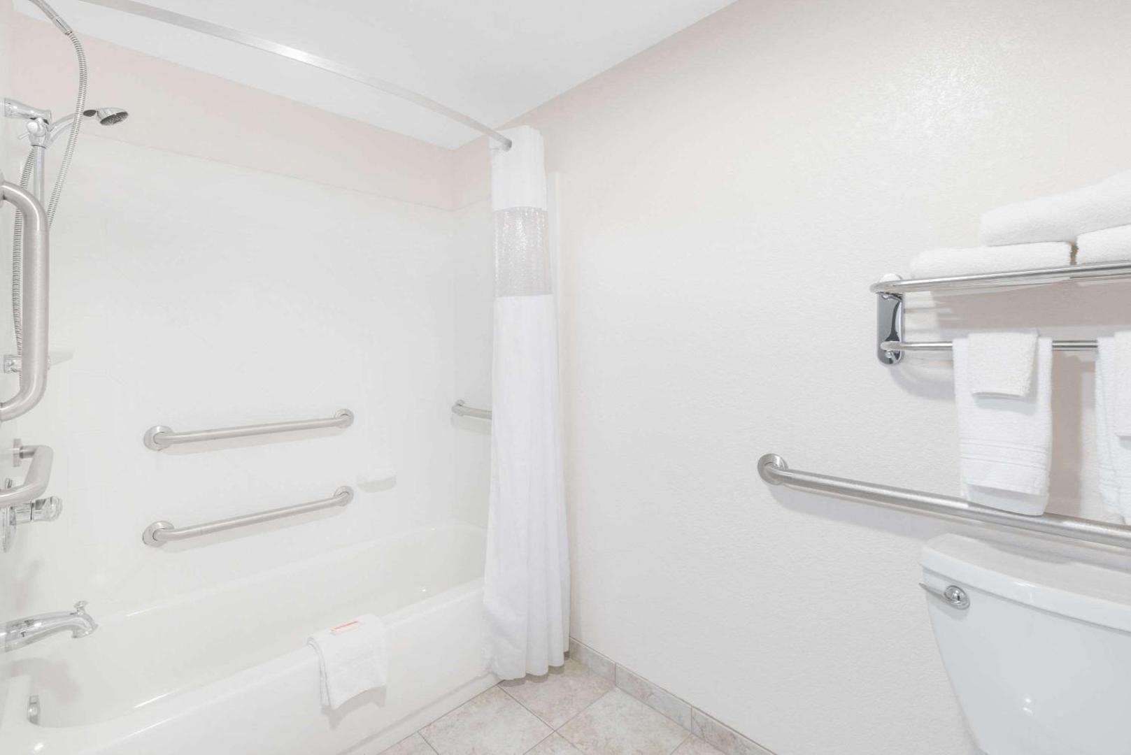 Days Inn by Wyndham Bismarck