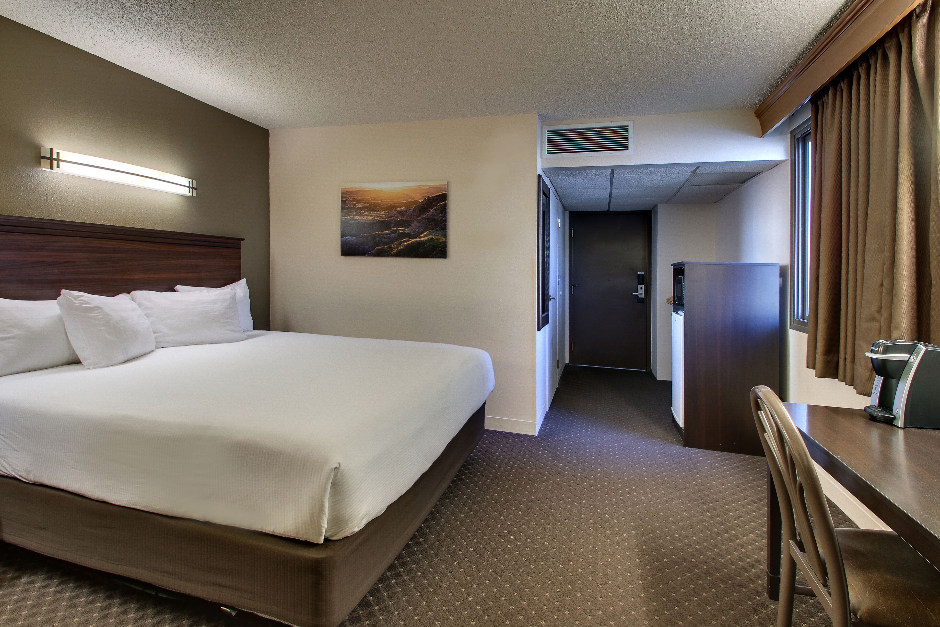 EverSpring Inn & Suites