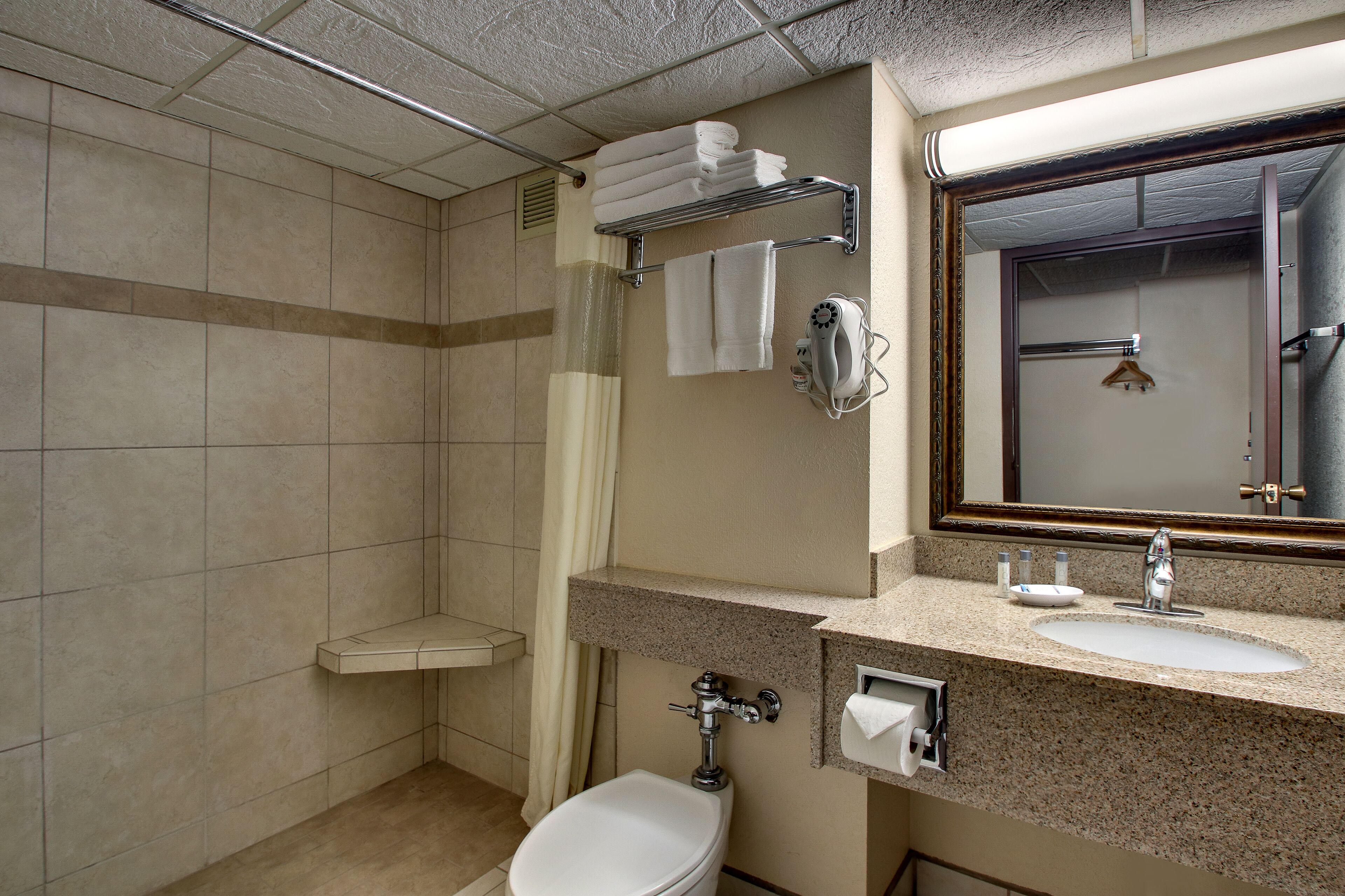 EverSpring Inn & Suites