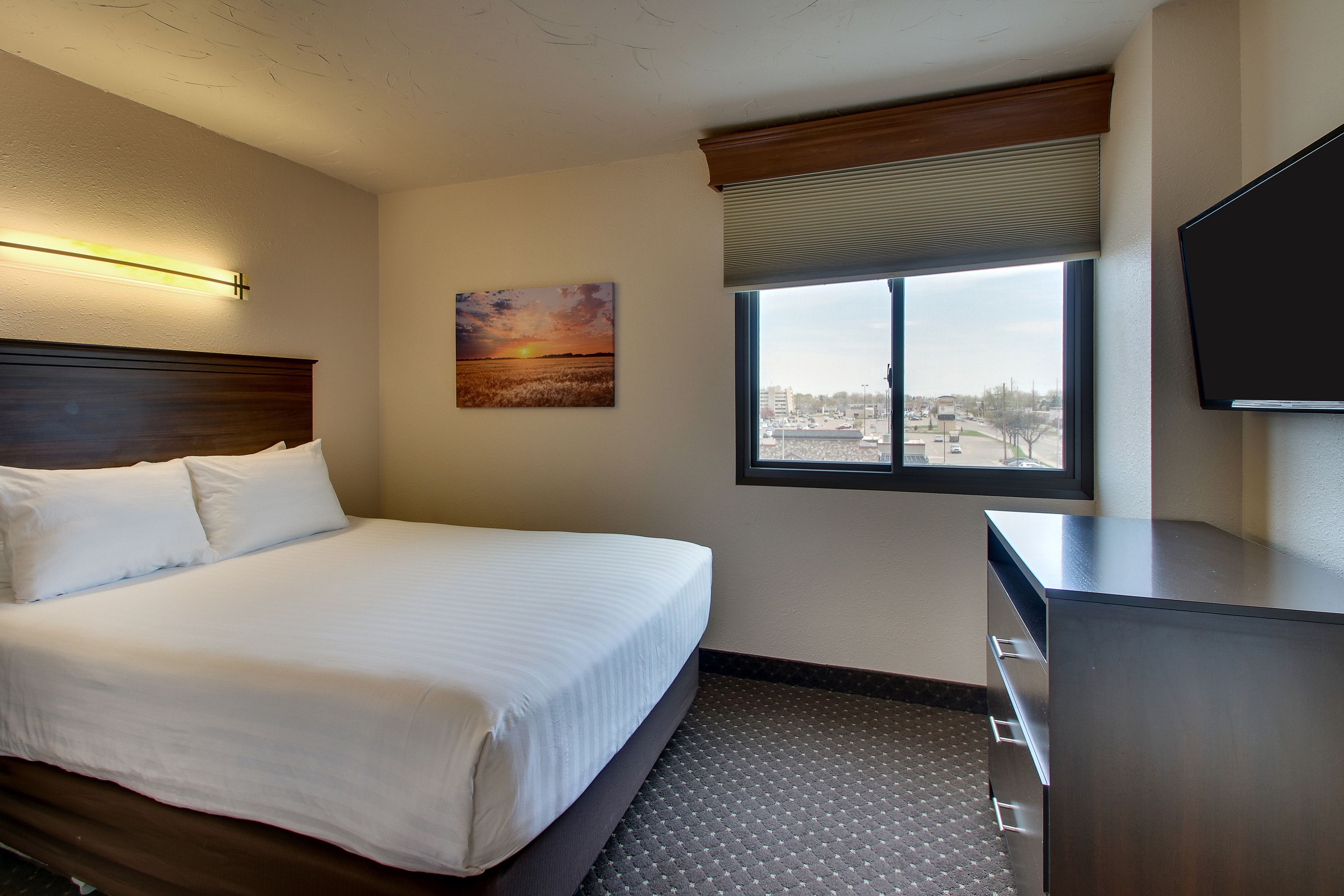 EverSpring Inn & Suites