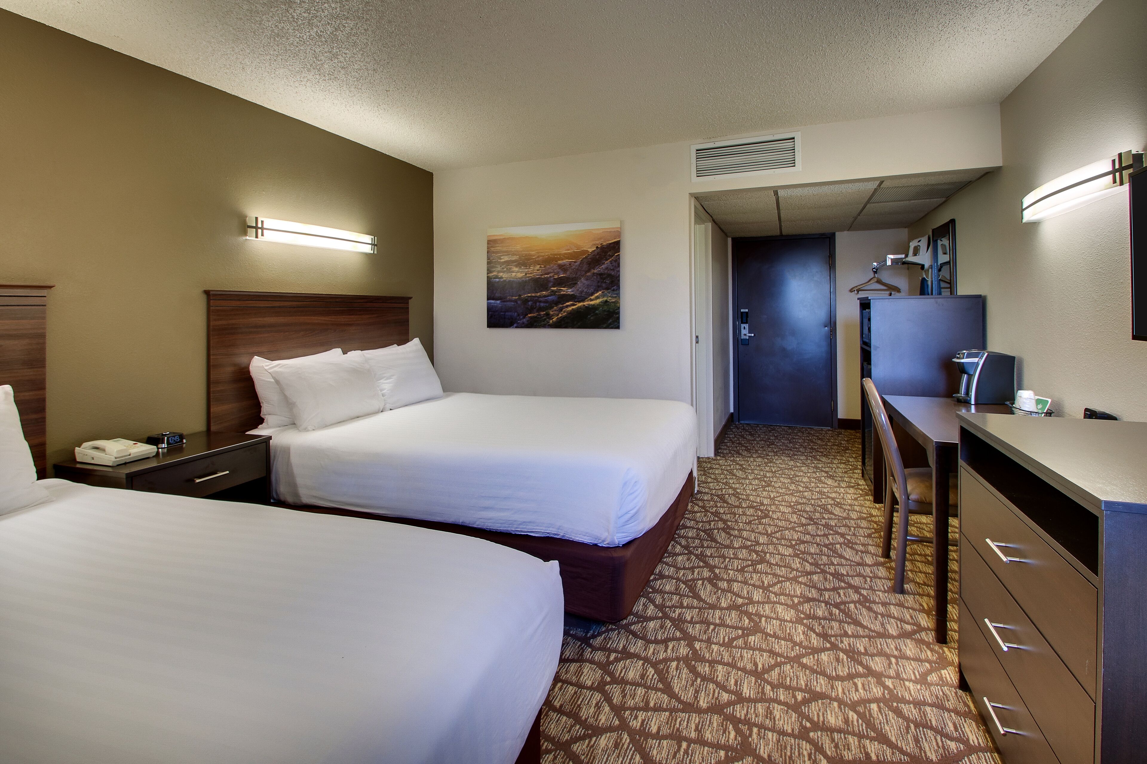 EverSpring Inn & Suites