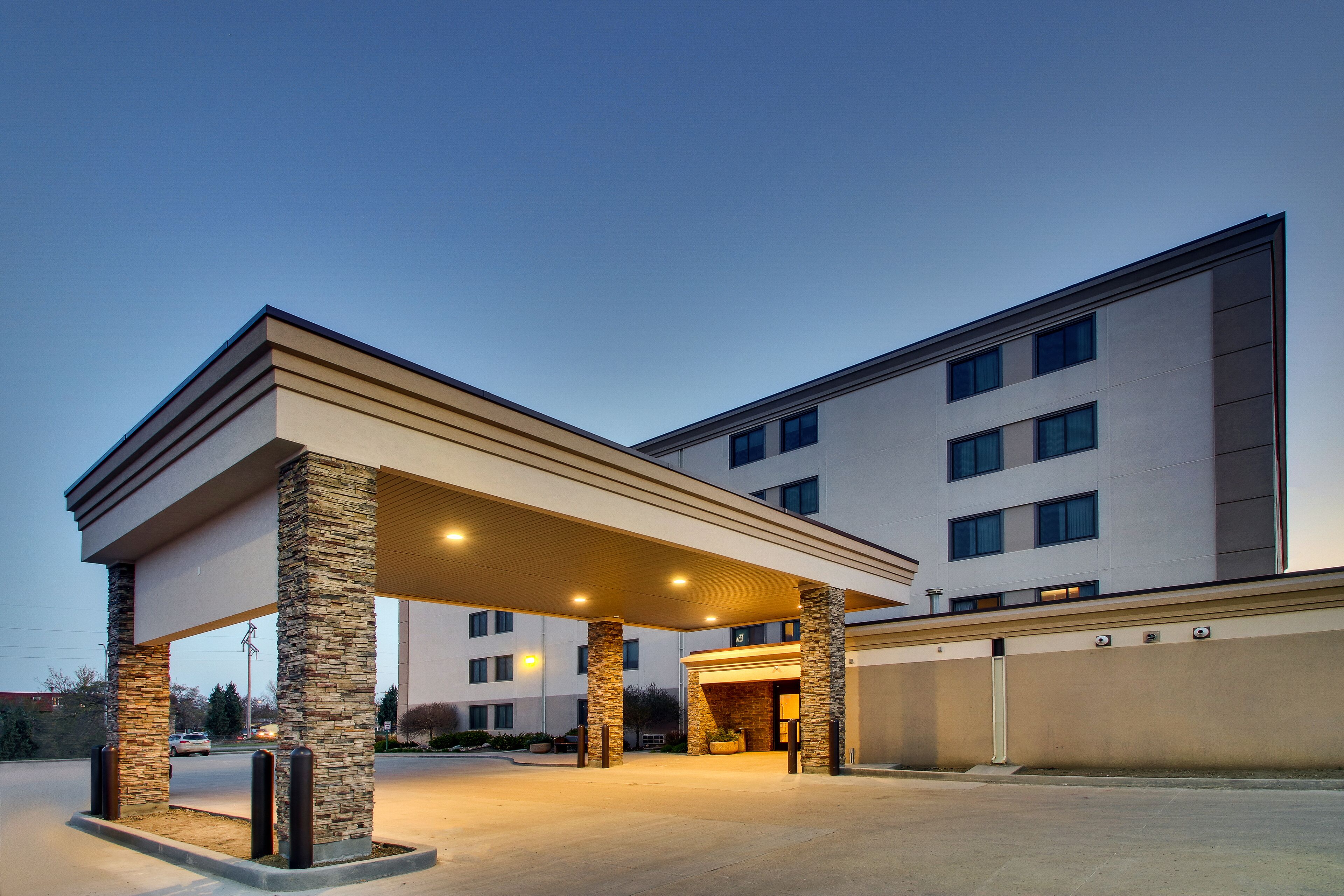 EverSpring Inn & Suites