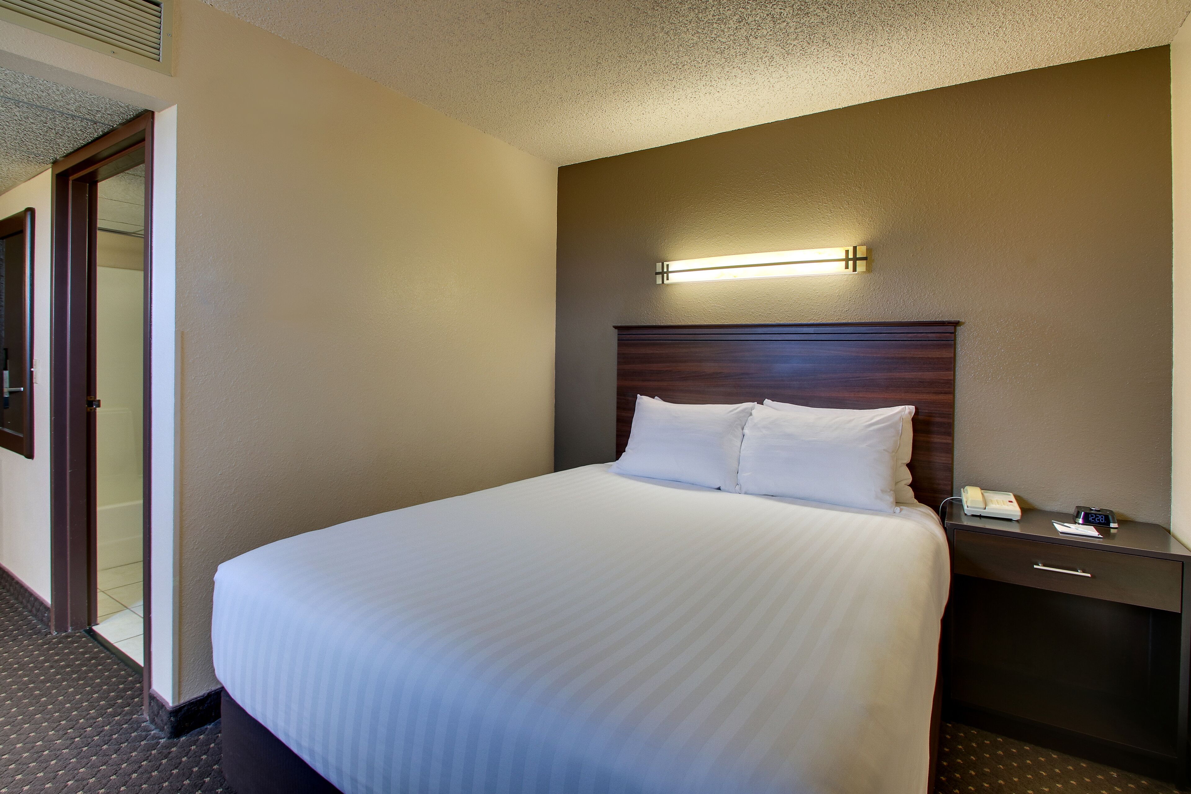 EverSpring Inn & Suites