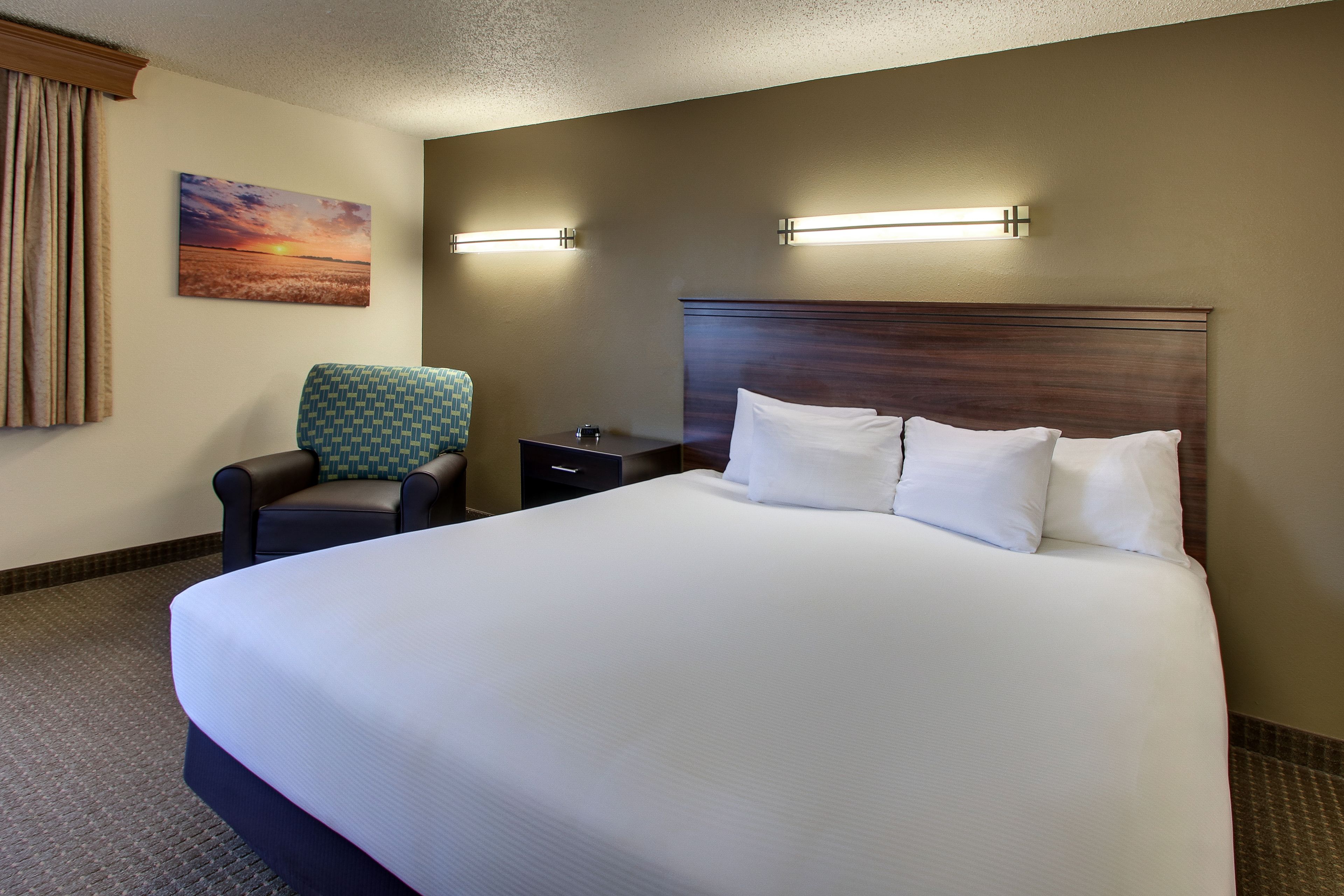 EverSpring Inn & Suites