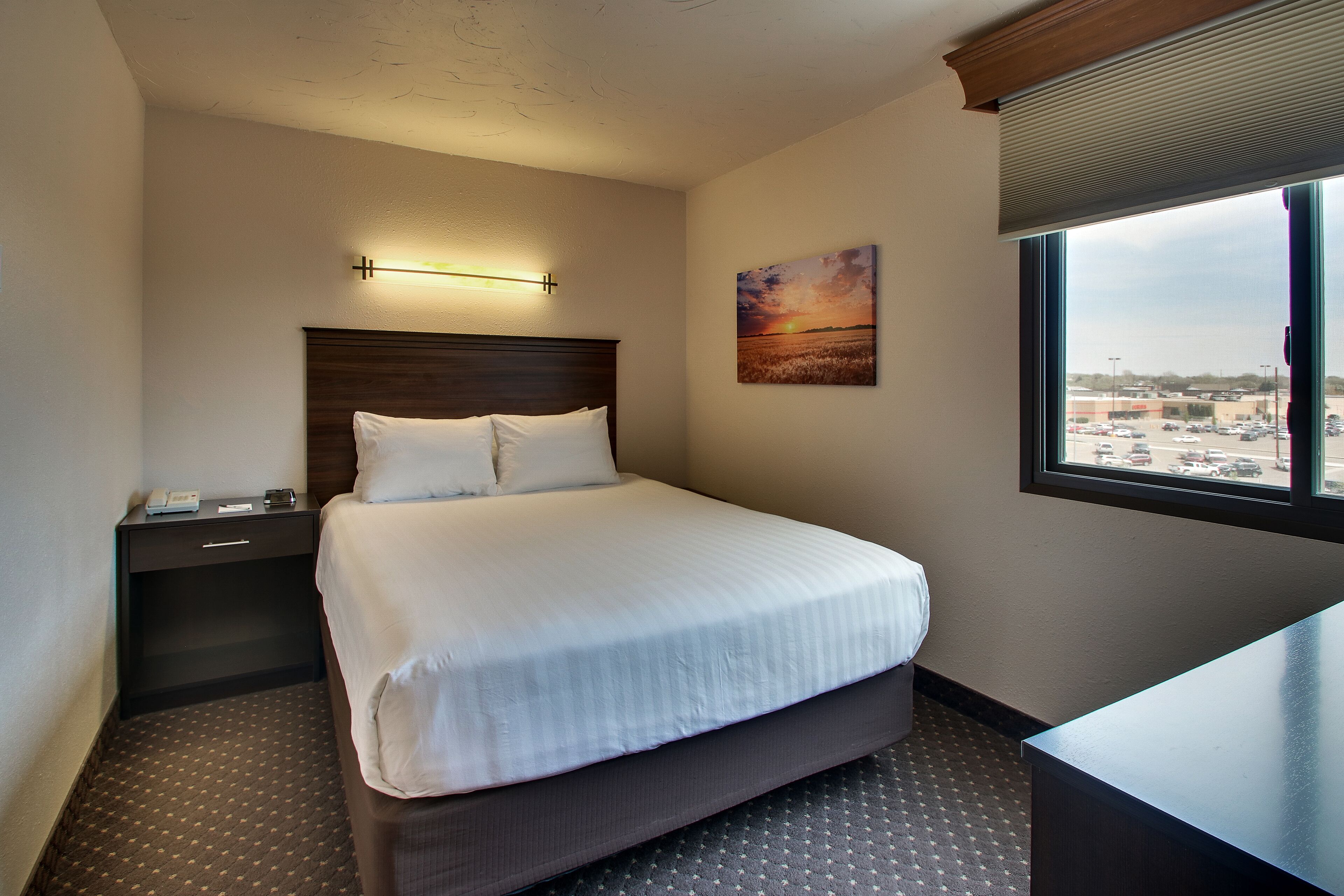 EverSpring Inn & Suites