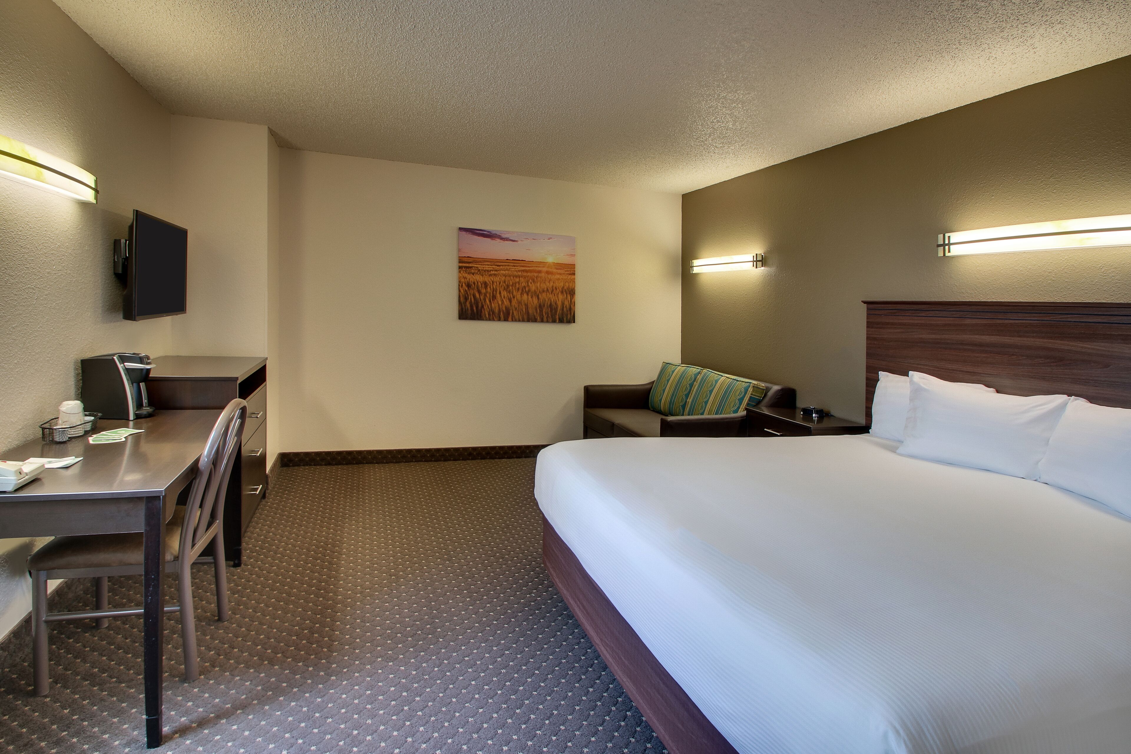 EverSpring Inn & Suites