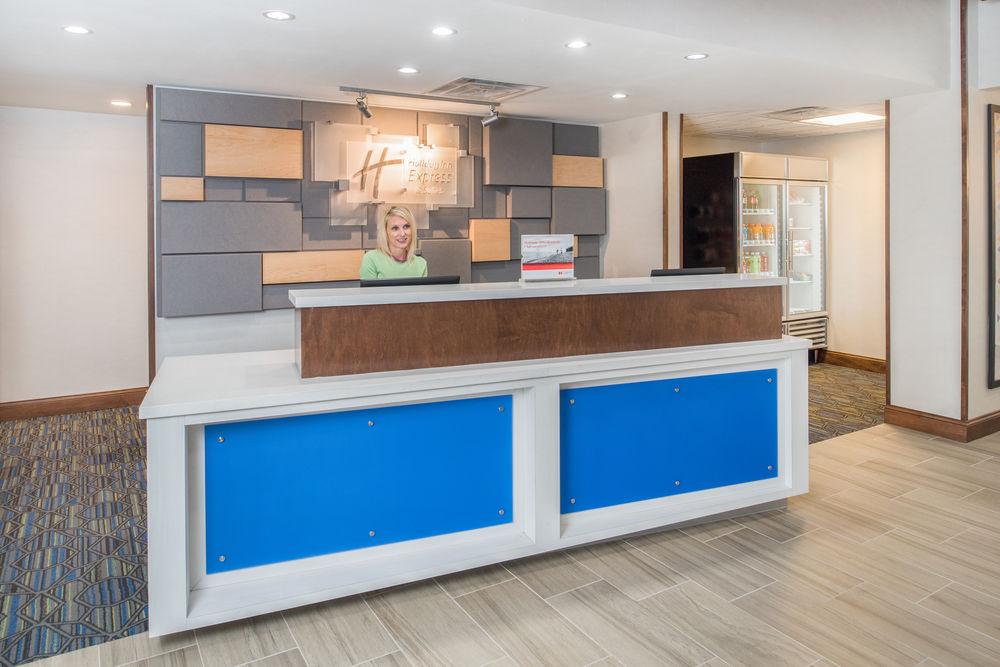 Holiday Inn Express & Suites Bismarck