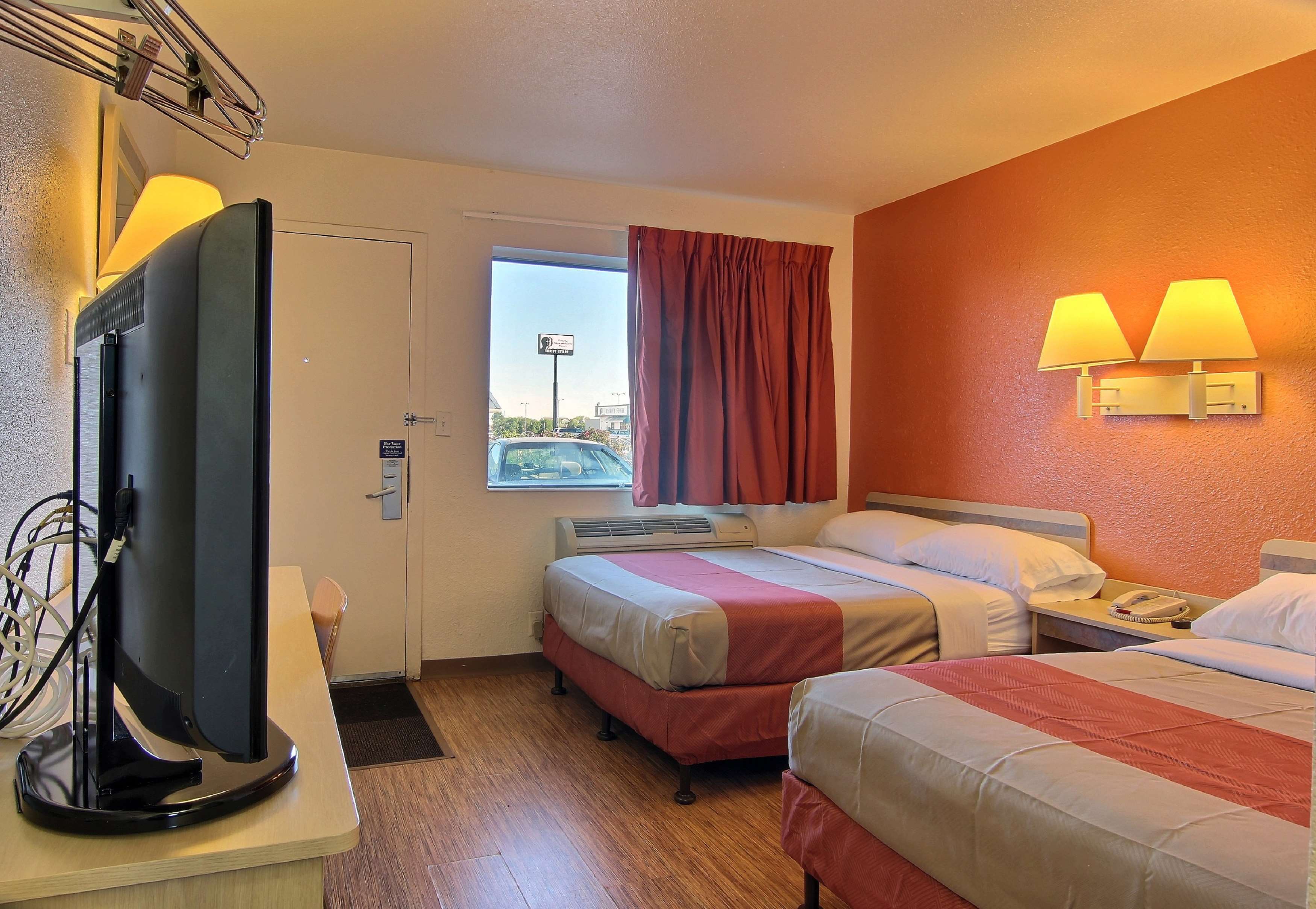 Motel 6 Bismarck