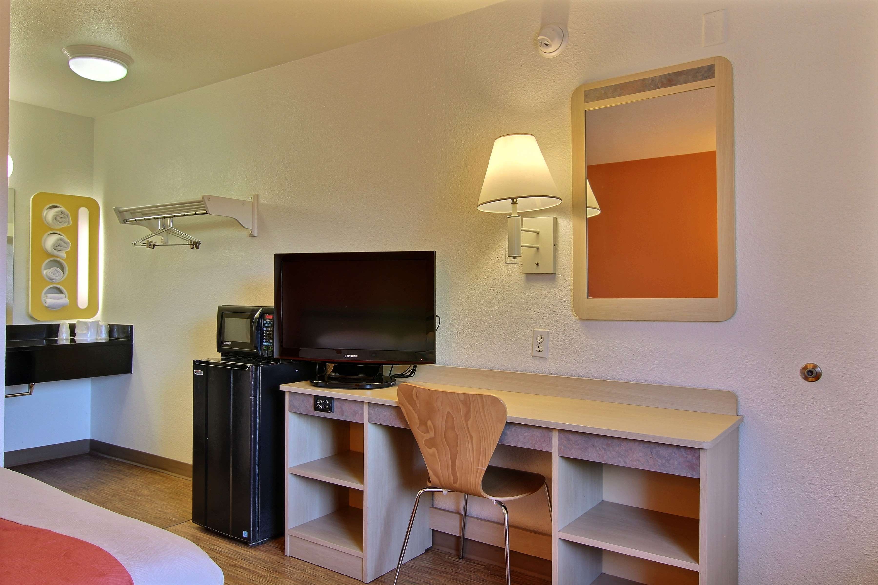 Motel 6 Bismarck