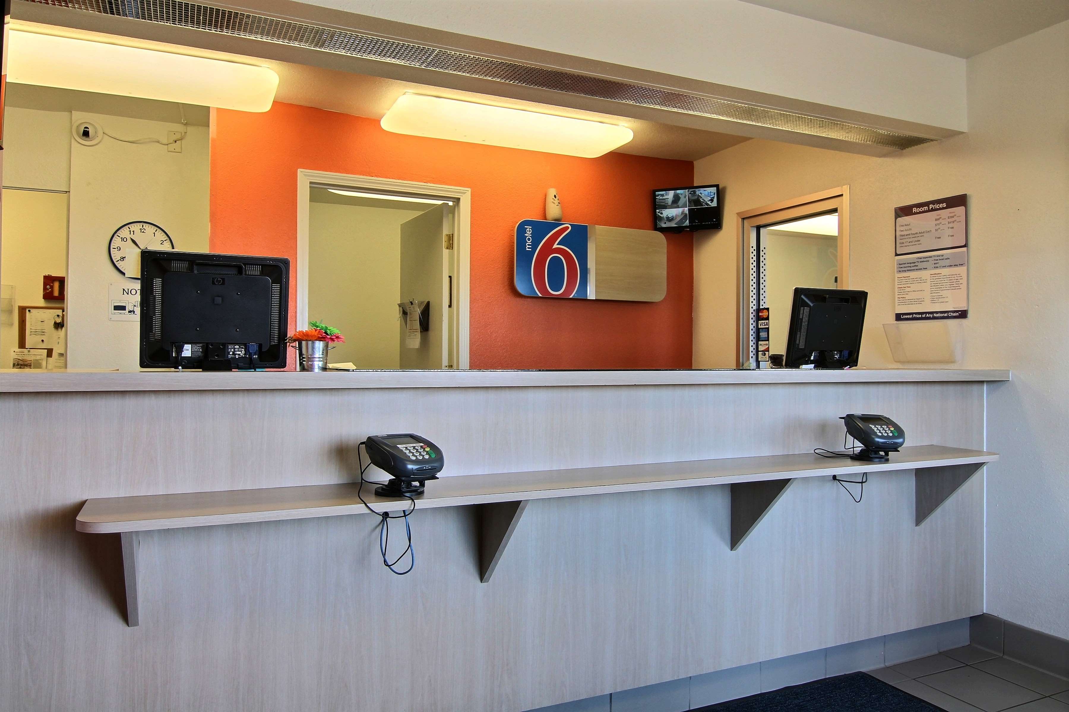 Motel 6 Bismarck