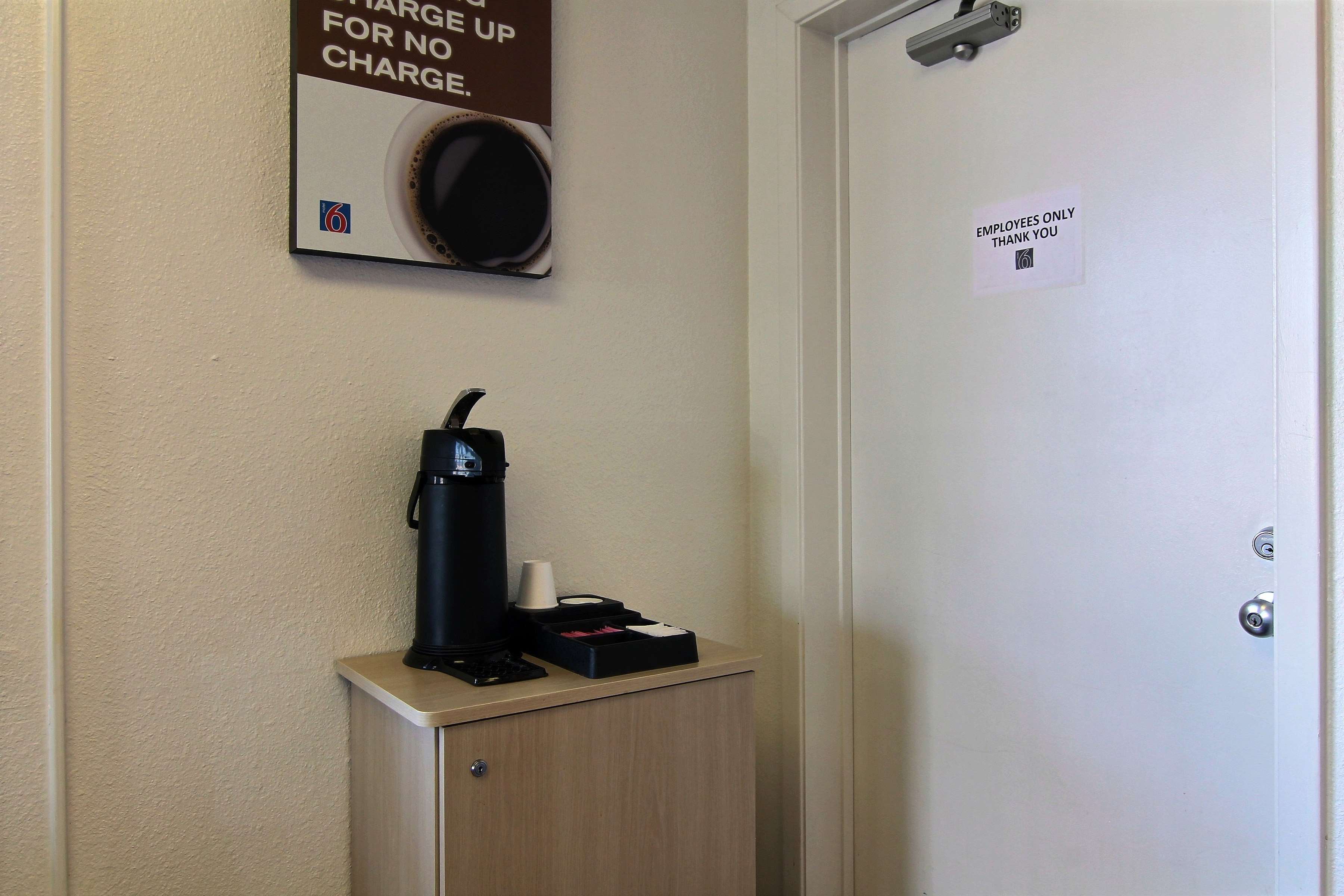 Motel 6 Bismarck