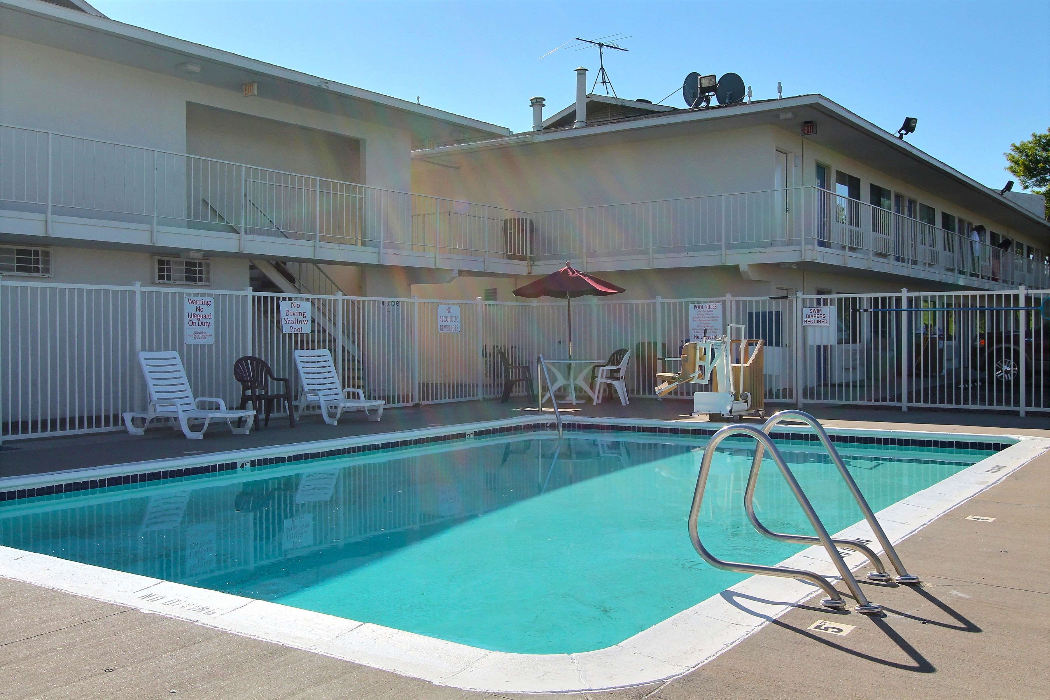 Motel 6 Bismarck
