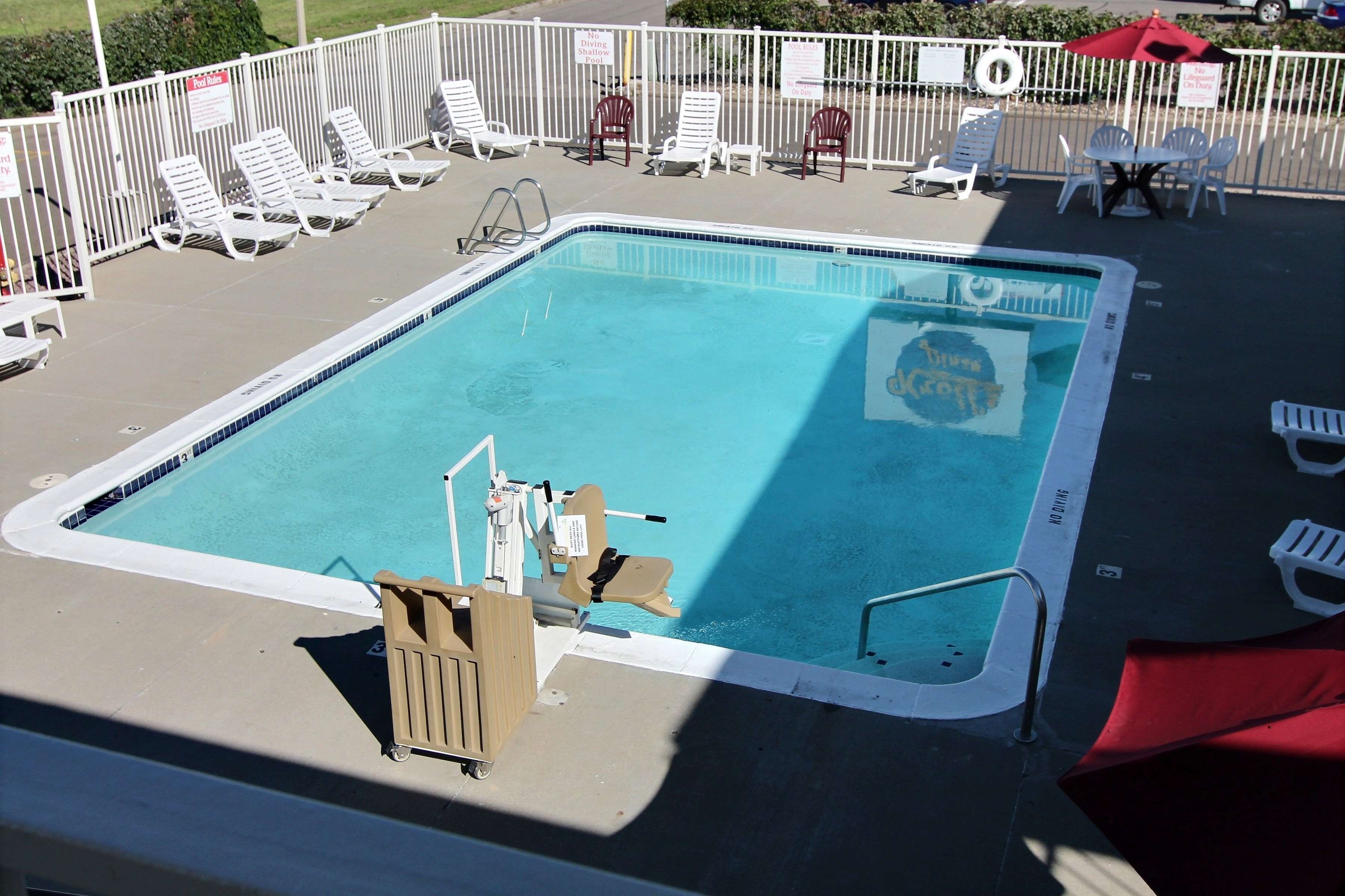Motel 6 Bismarck