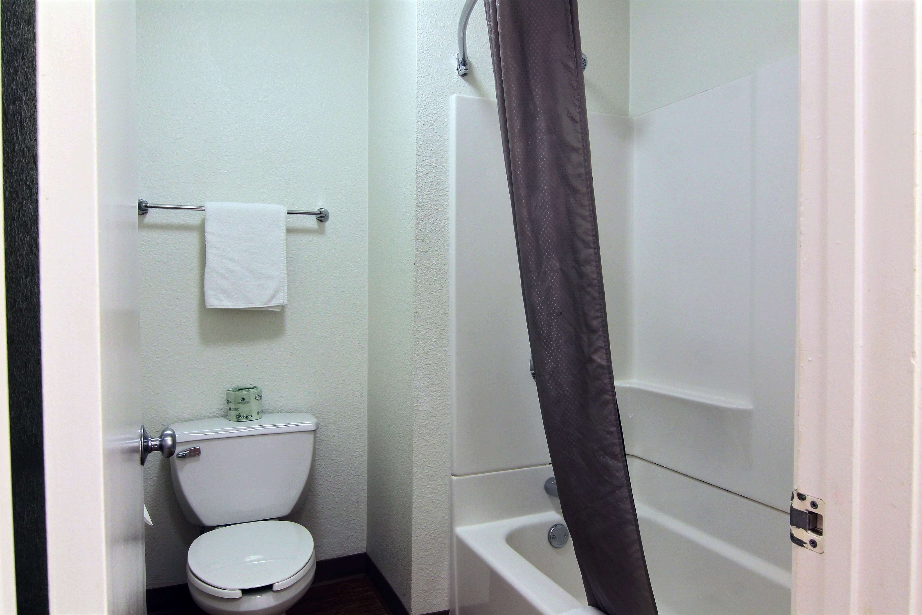 Motel 6 Bismarck