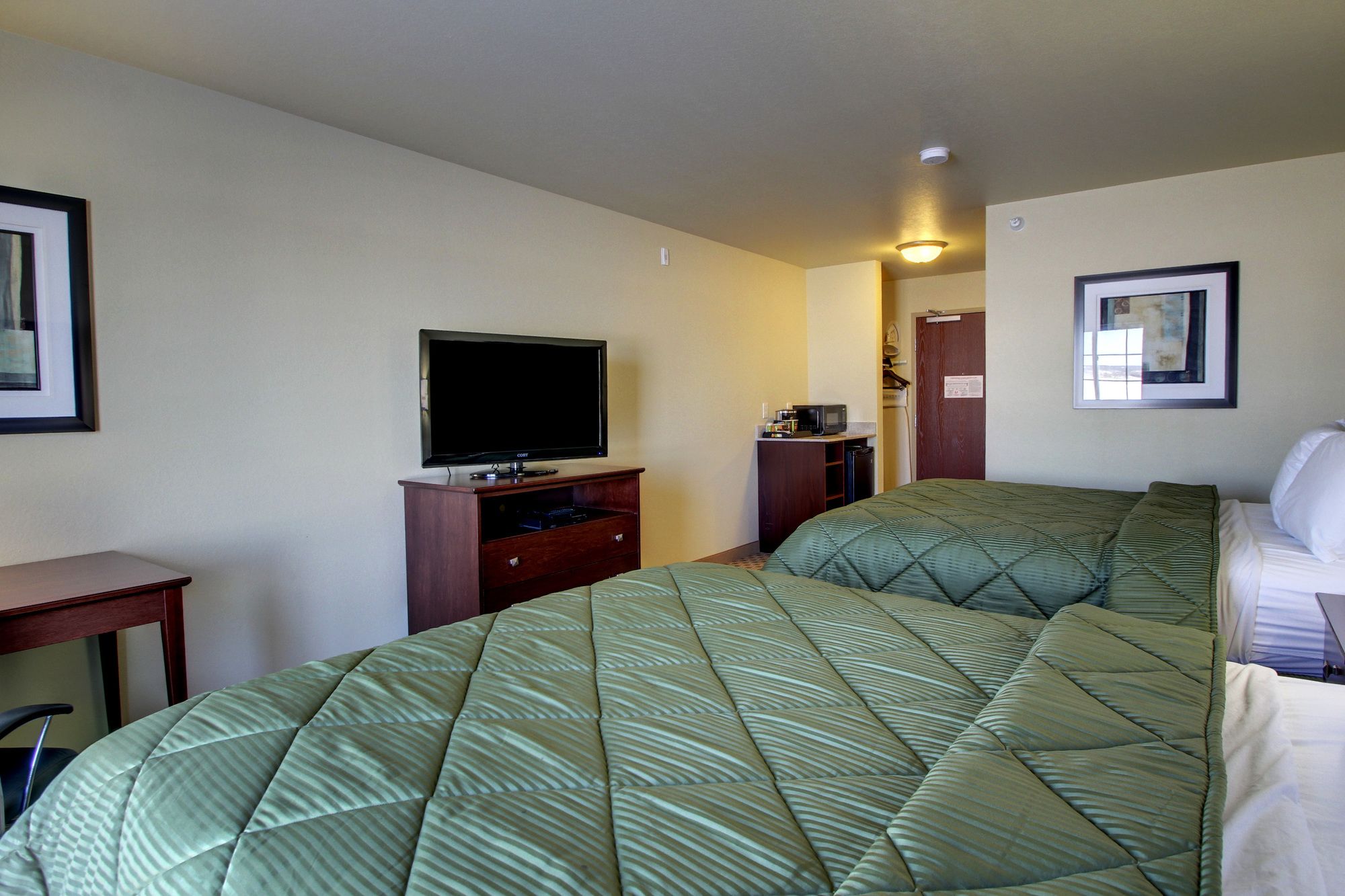 Cobblestone Inn & Suites