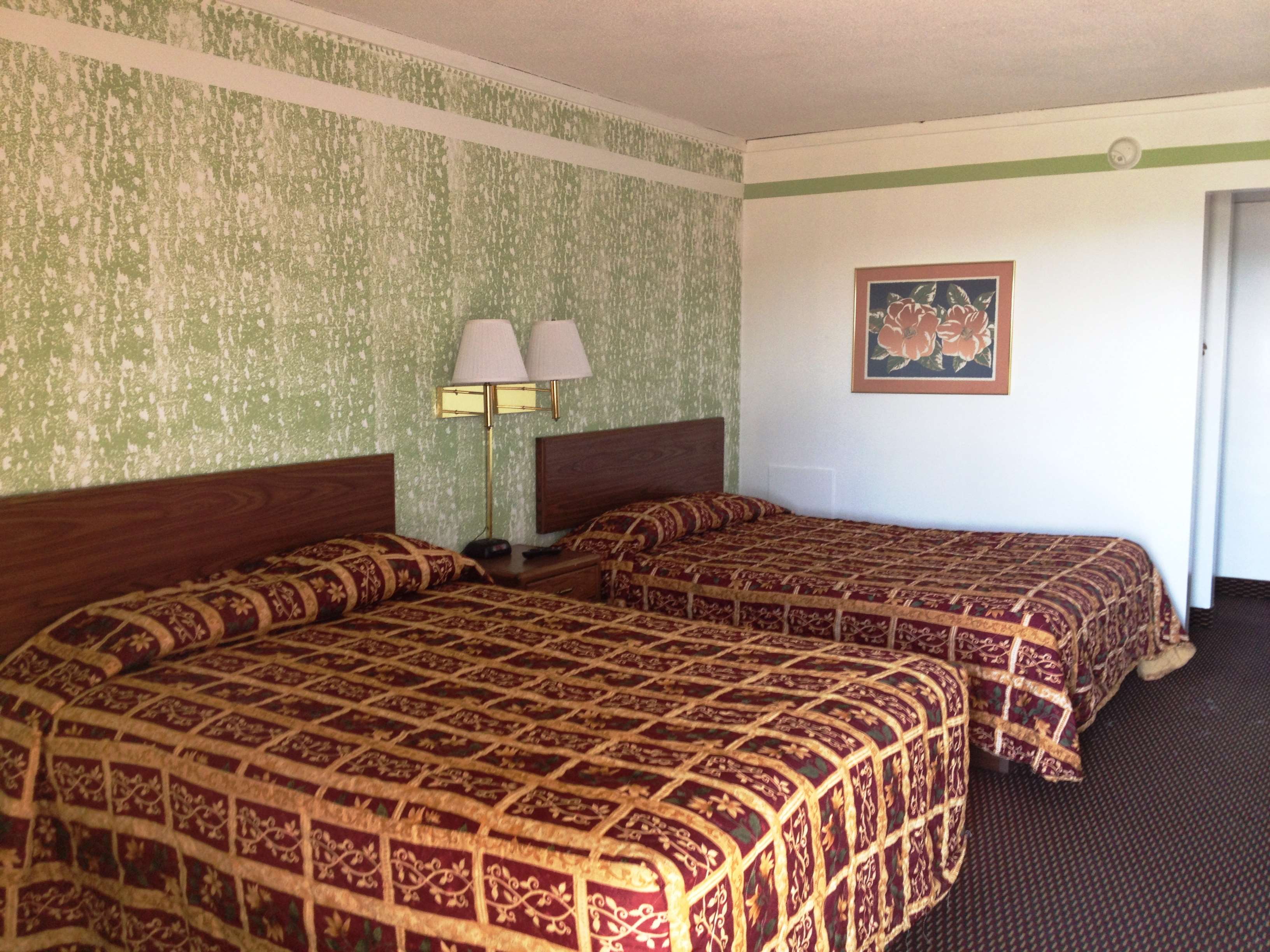 Roadway Inn
