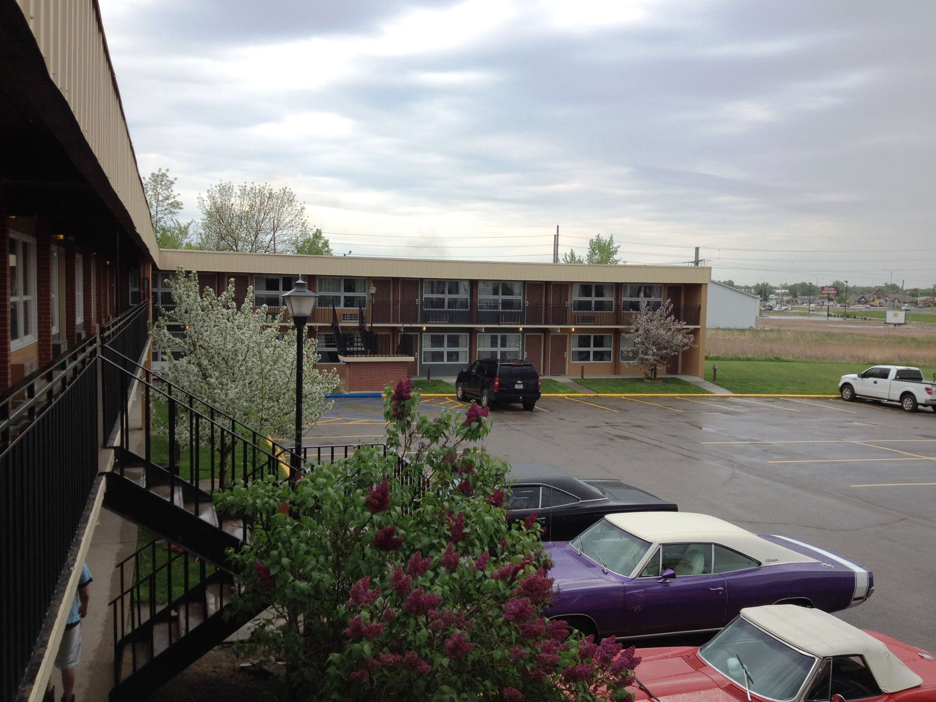 Roadway Inn