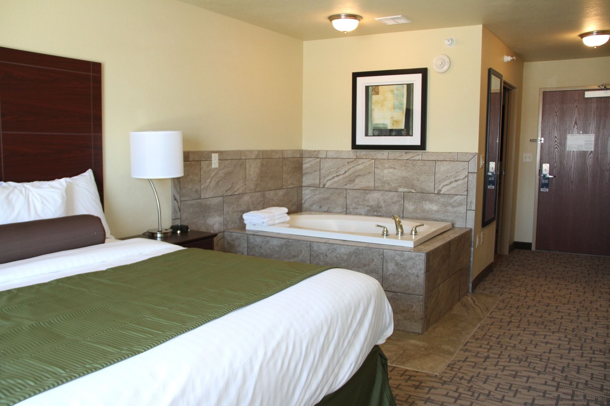 Cobblestone Hotel & Suites - Devils Lake