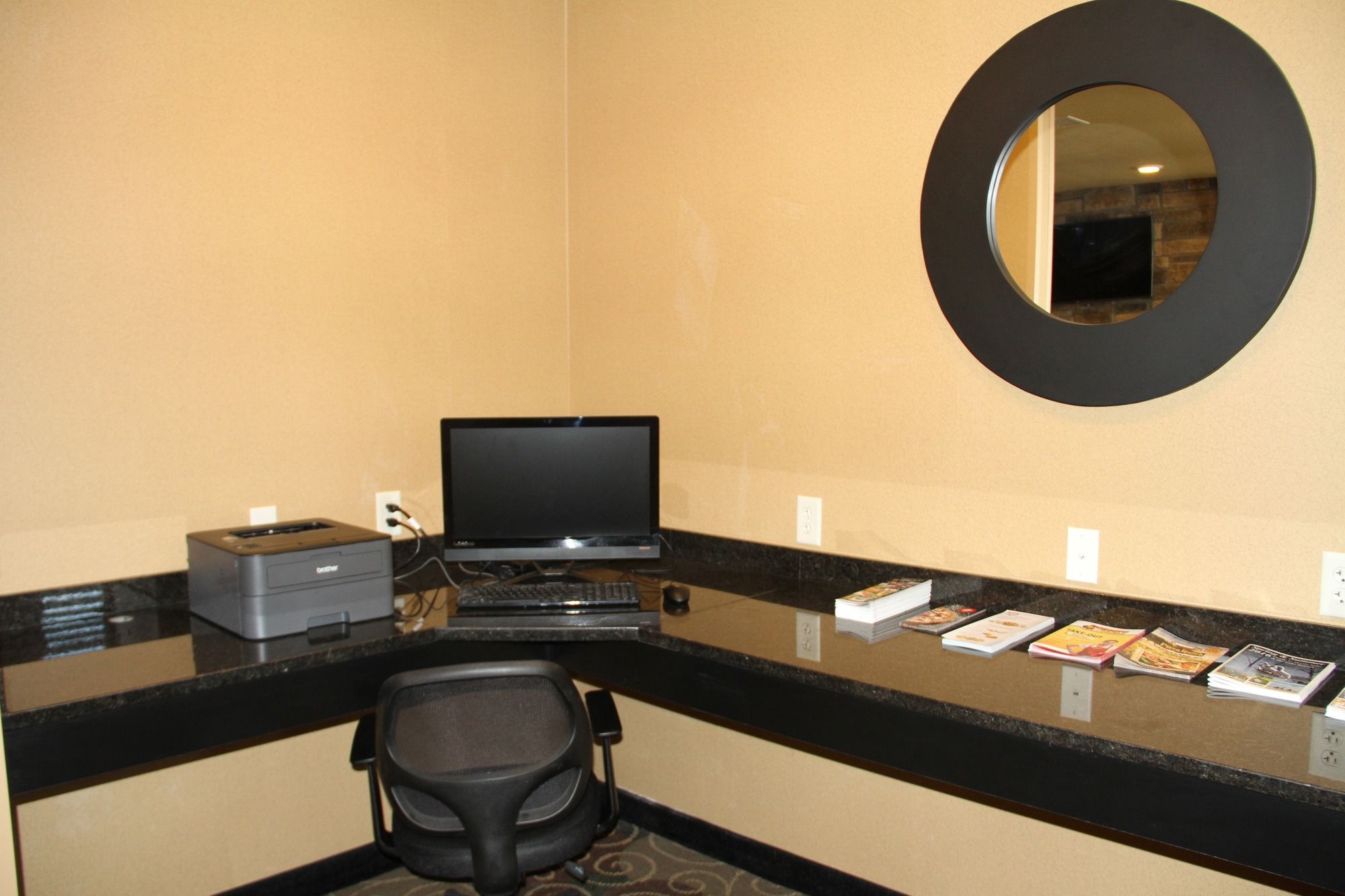 Cobblestone Hotel & Suites - Devils Lake