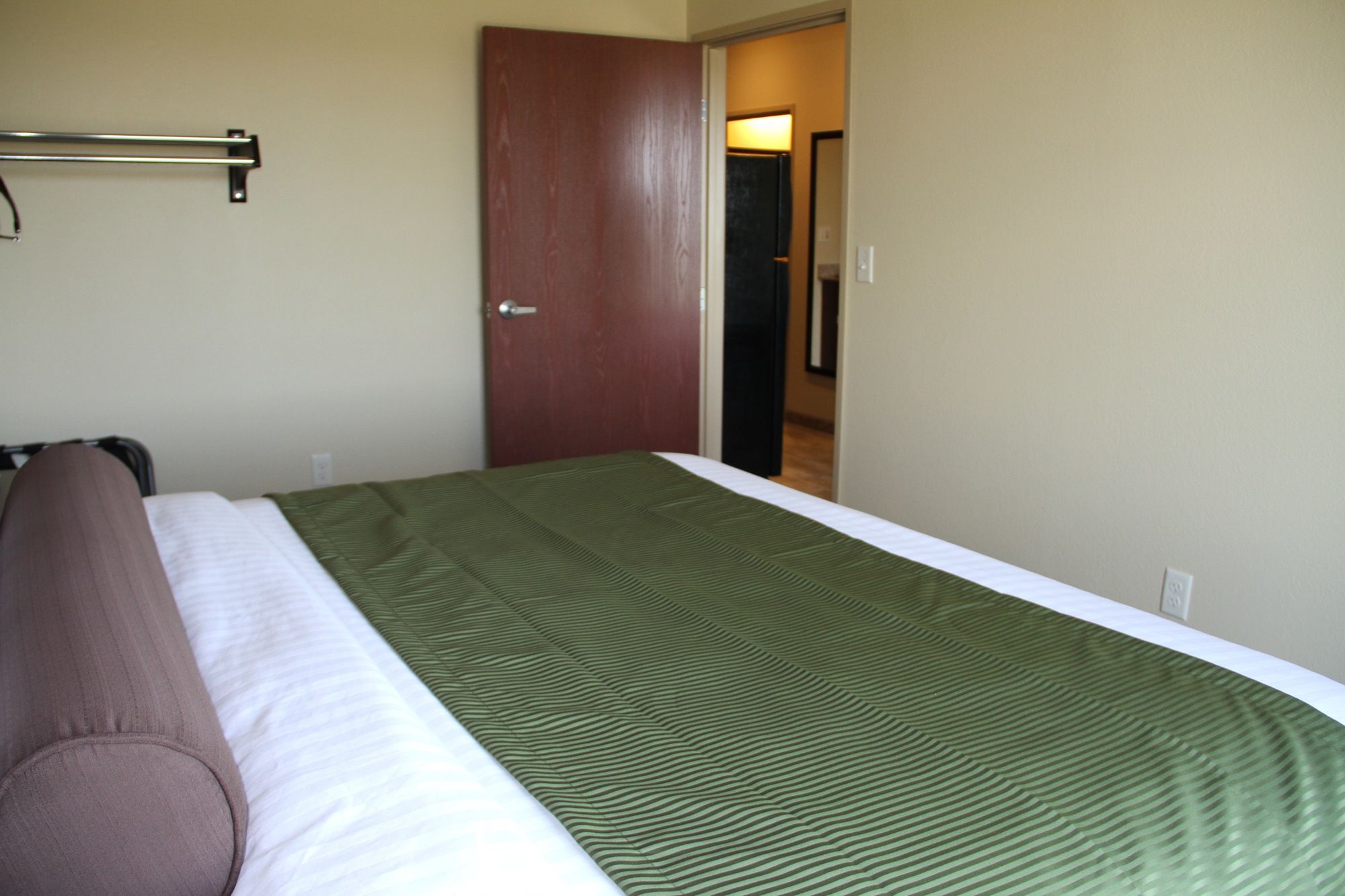 Cobblestone Hotel & Suites - Devils Lake