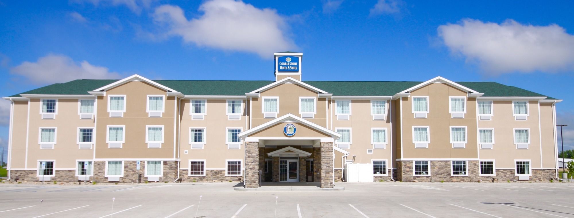Cobblestone Hotel & Suites - Devils Lake