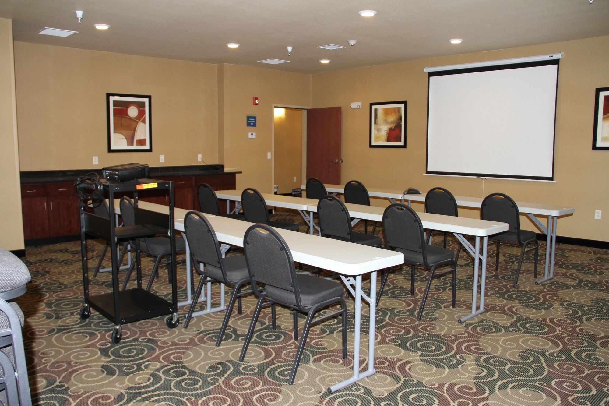 Cobblestone Hotel & Suites - Devils Lake