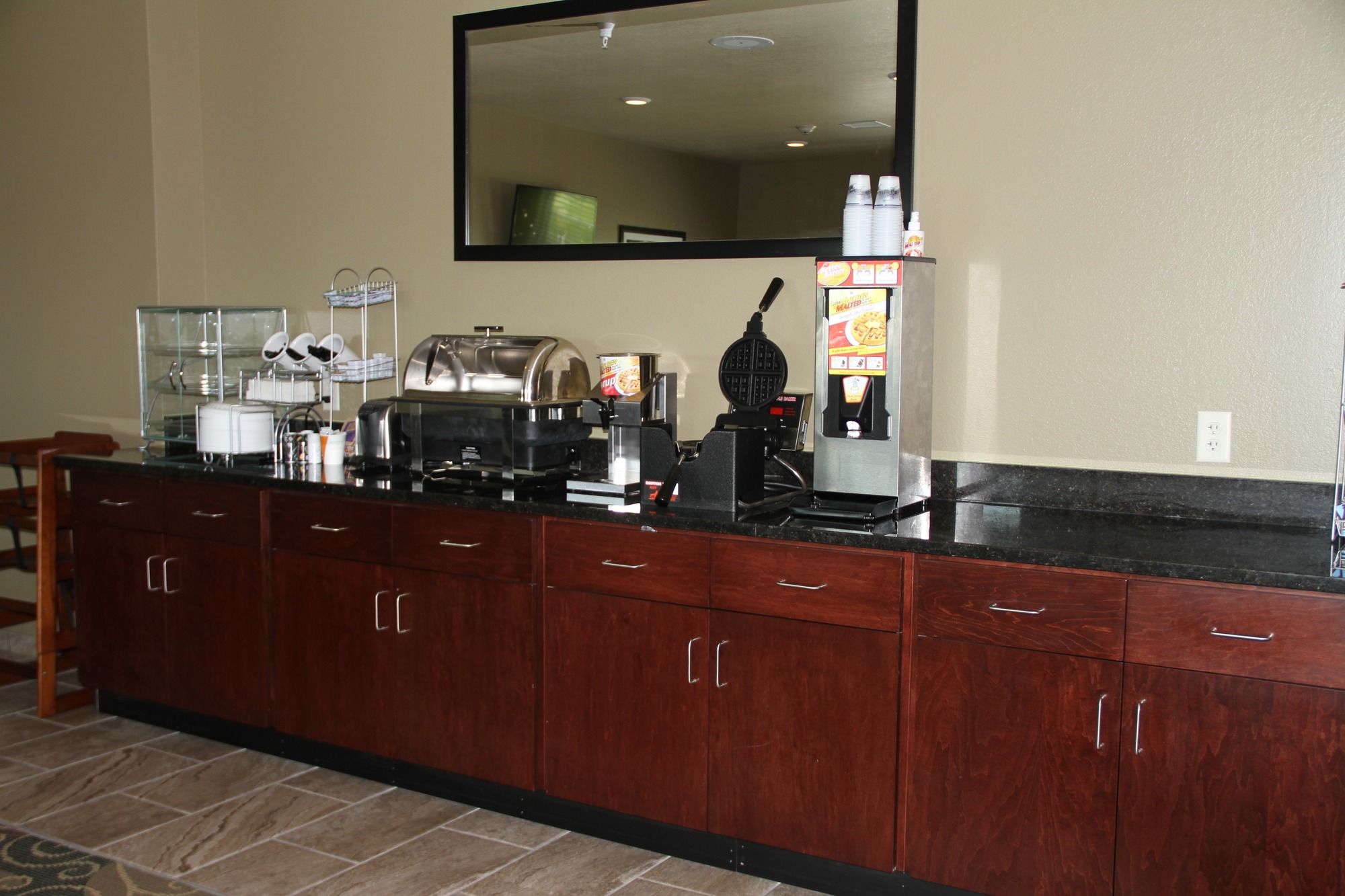 Cobblestone Hotel & Suites - Devils Lake