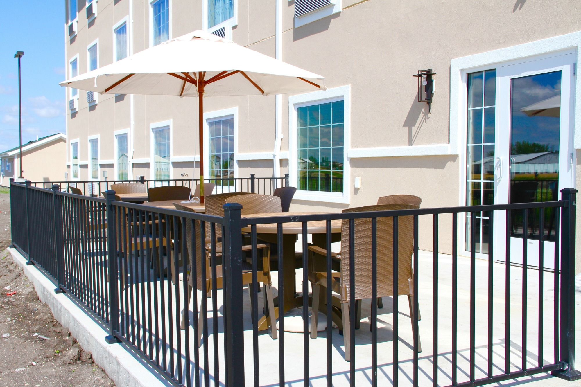 Cobblestone Hotel & Suites - Devils Lake