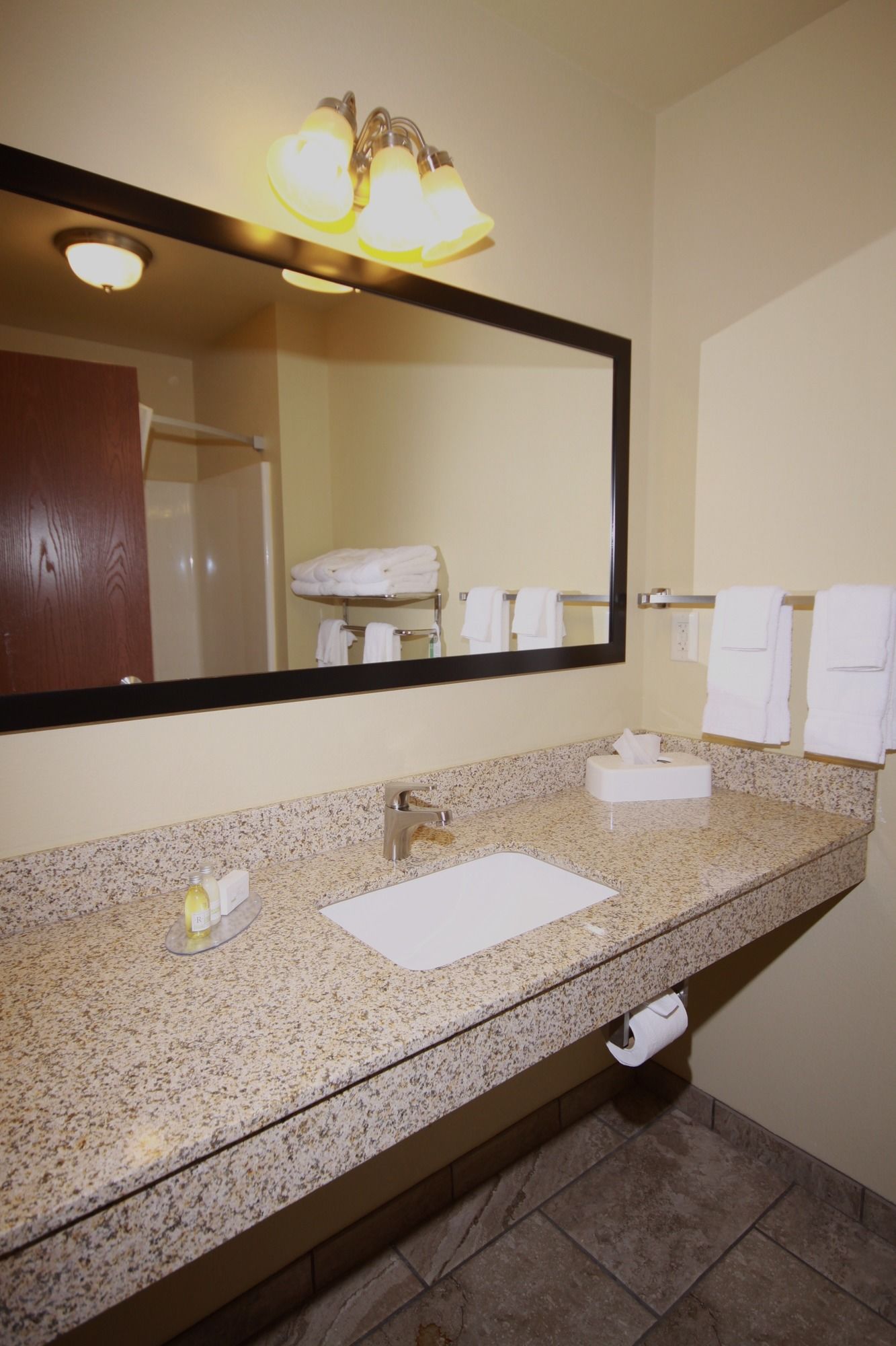 Cobblestone Hotel & Suites - Devils Lake