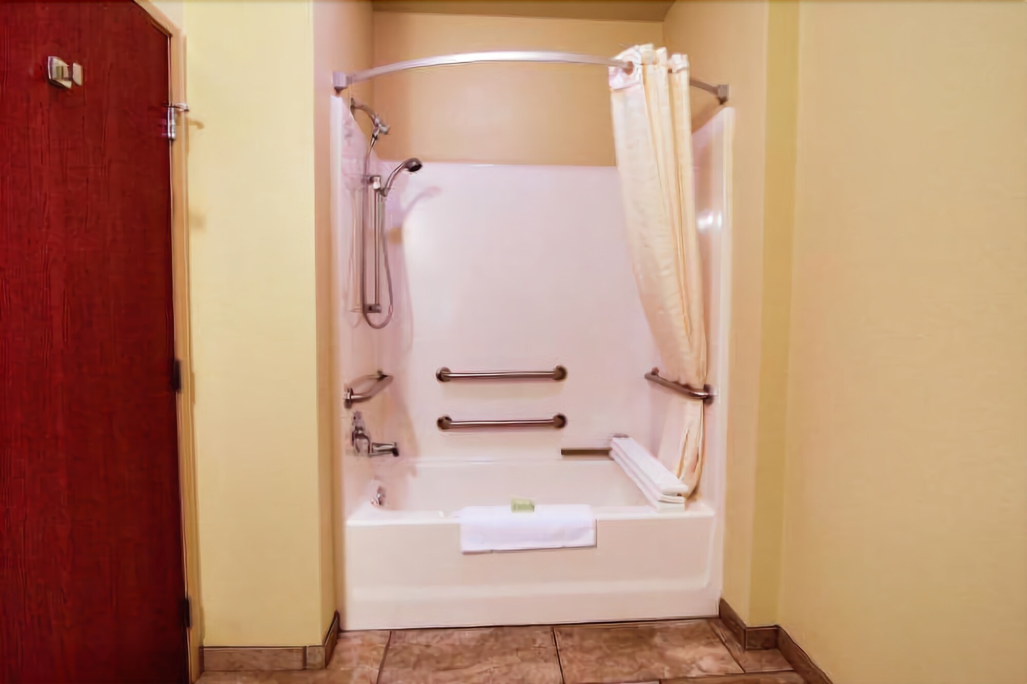 Cobblestone Hotel & Suites - Devils Lake