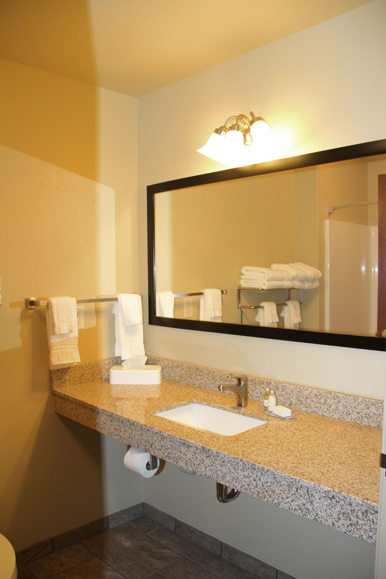 Cobblestone Hotel & Suites - Devils Lake