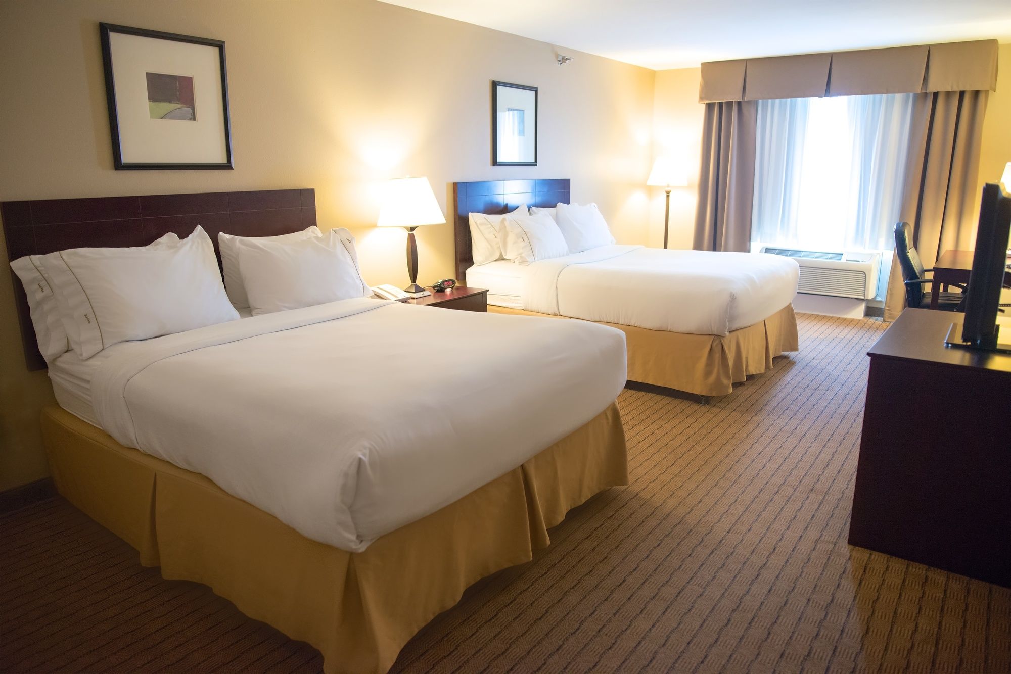 Holiday Inn Express Devils Lake