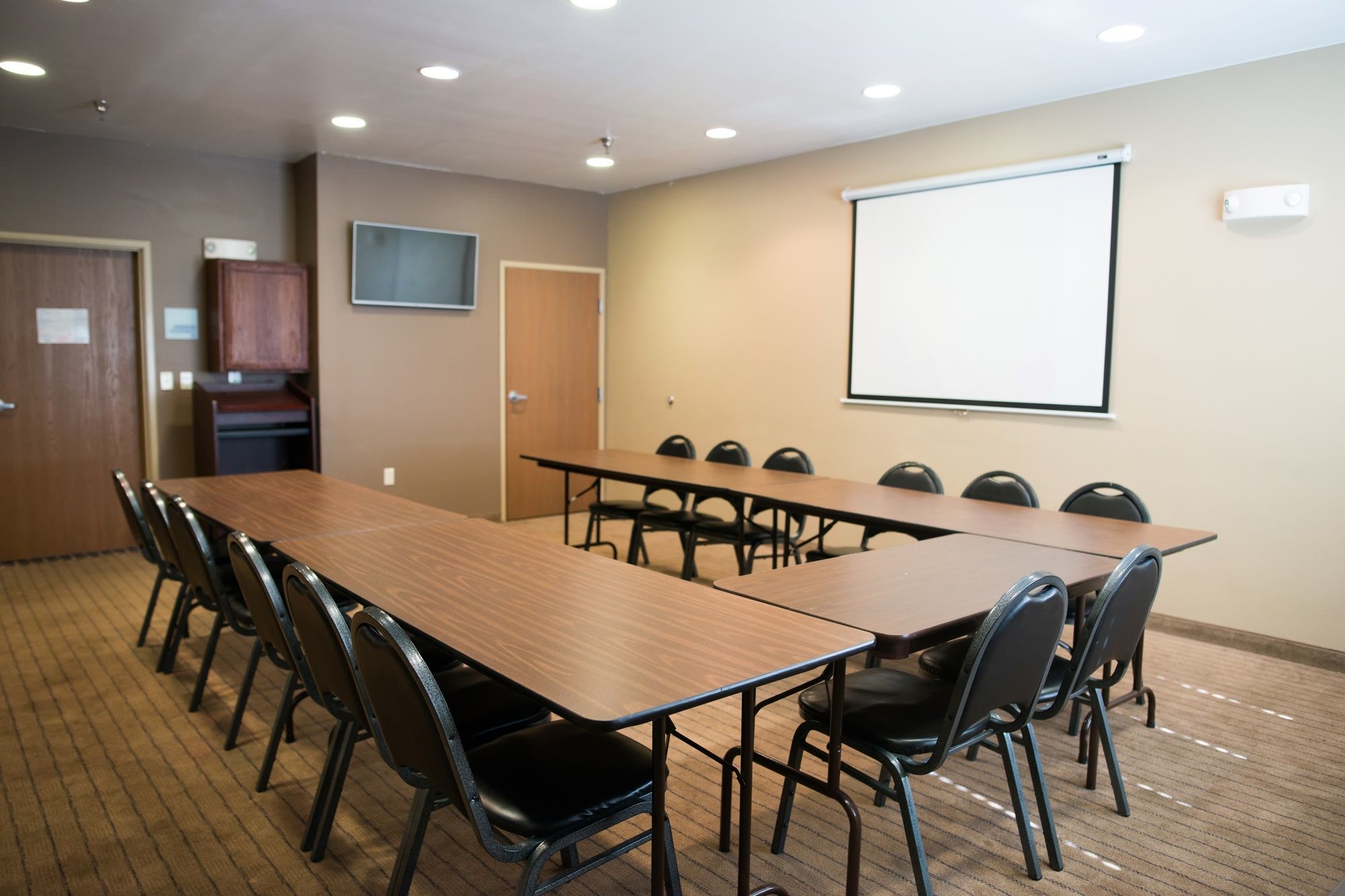 Holiday Inn Express Devils Lake