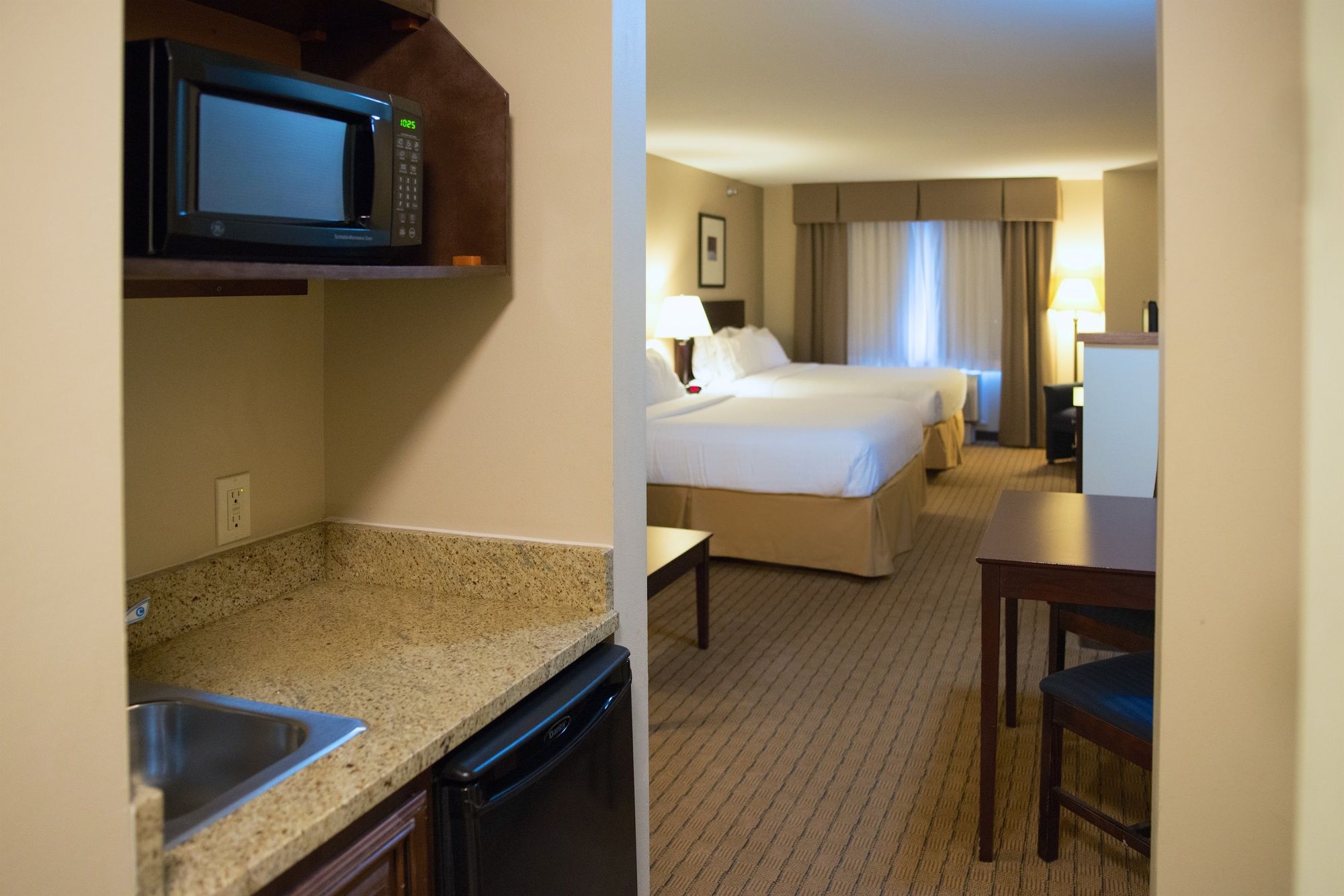 Holiday Inn Express Devils Lake