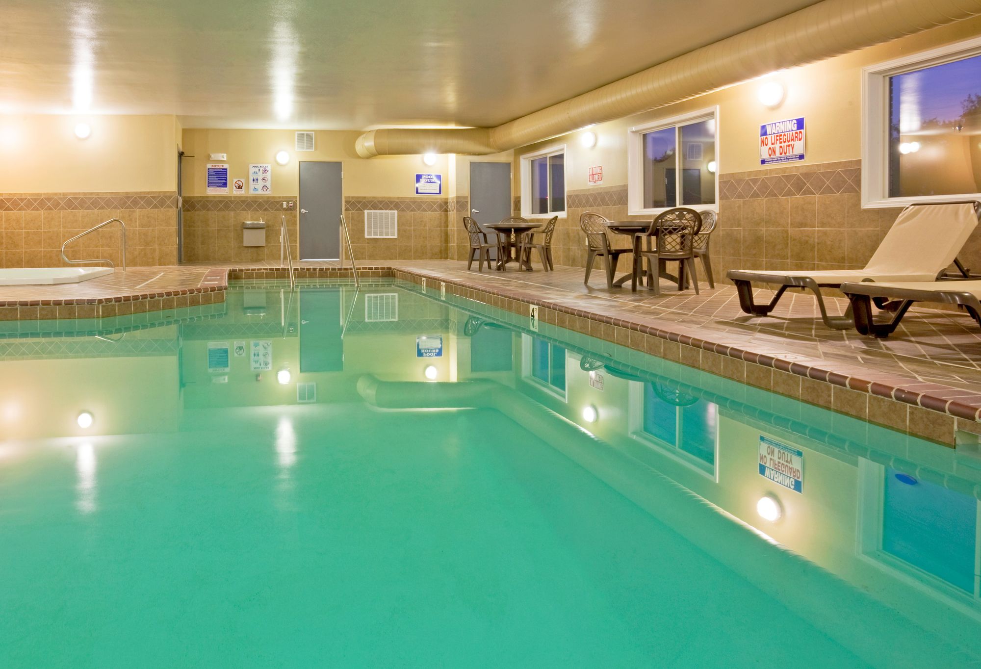 Holiday Inn Express Devils Lake