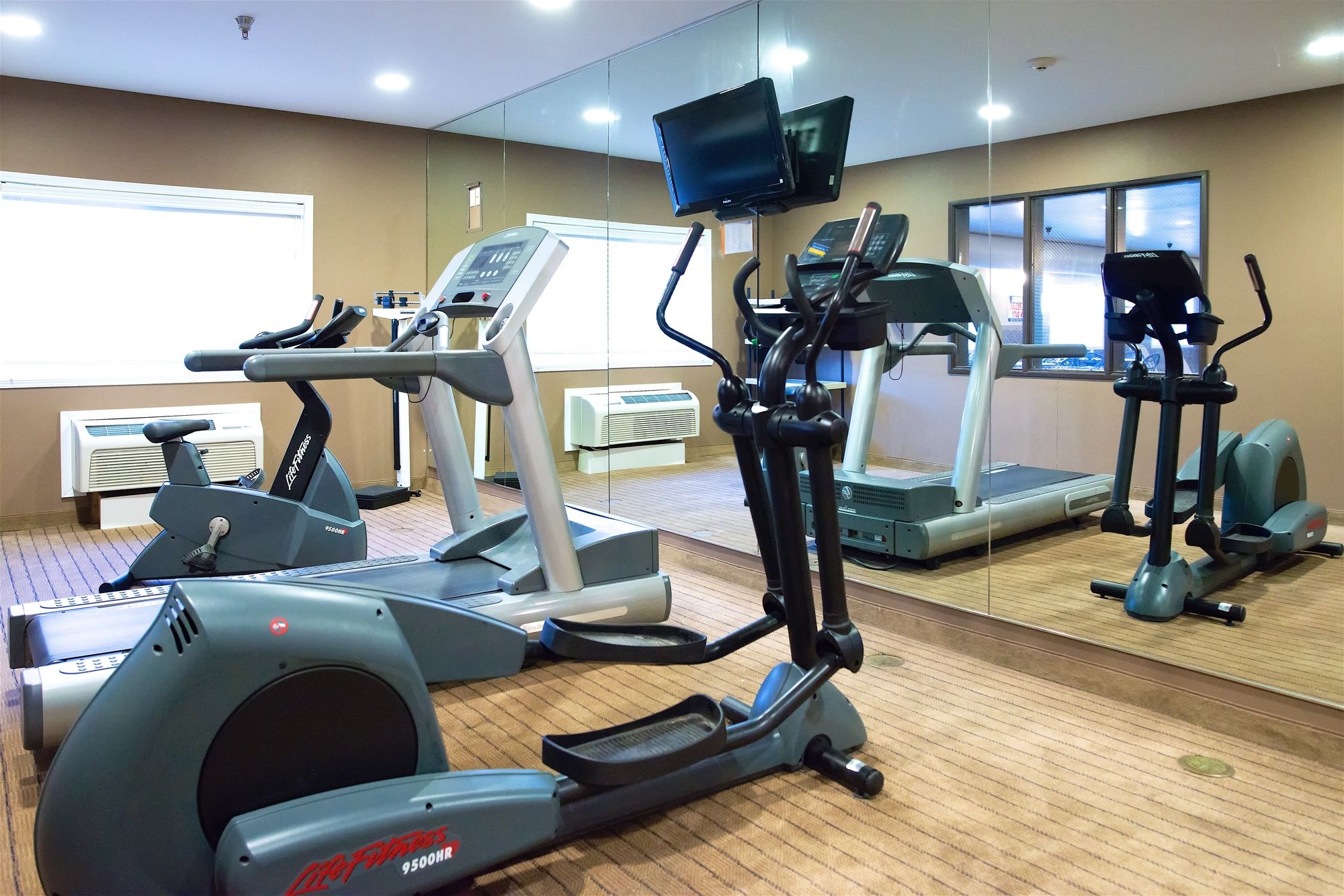 Holiday Inn Express Devils Lake