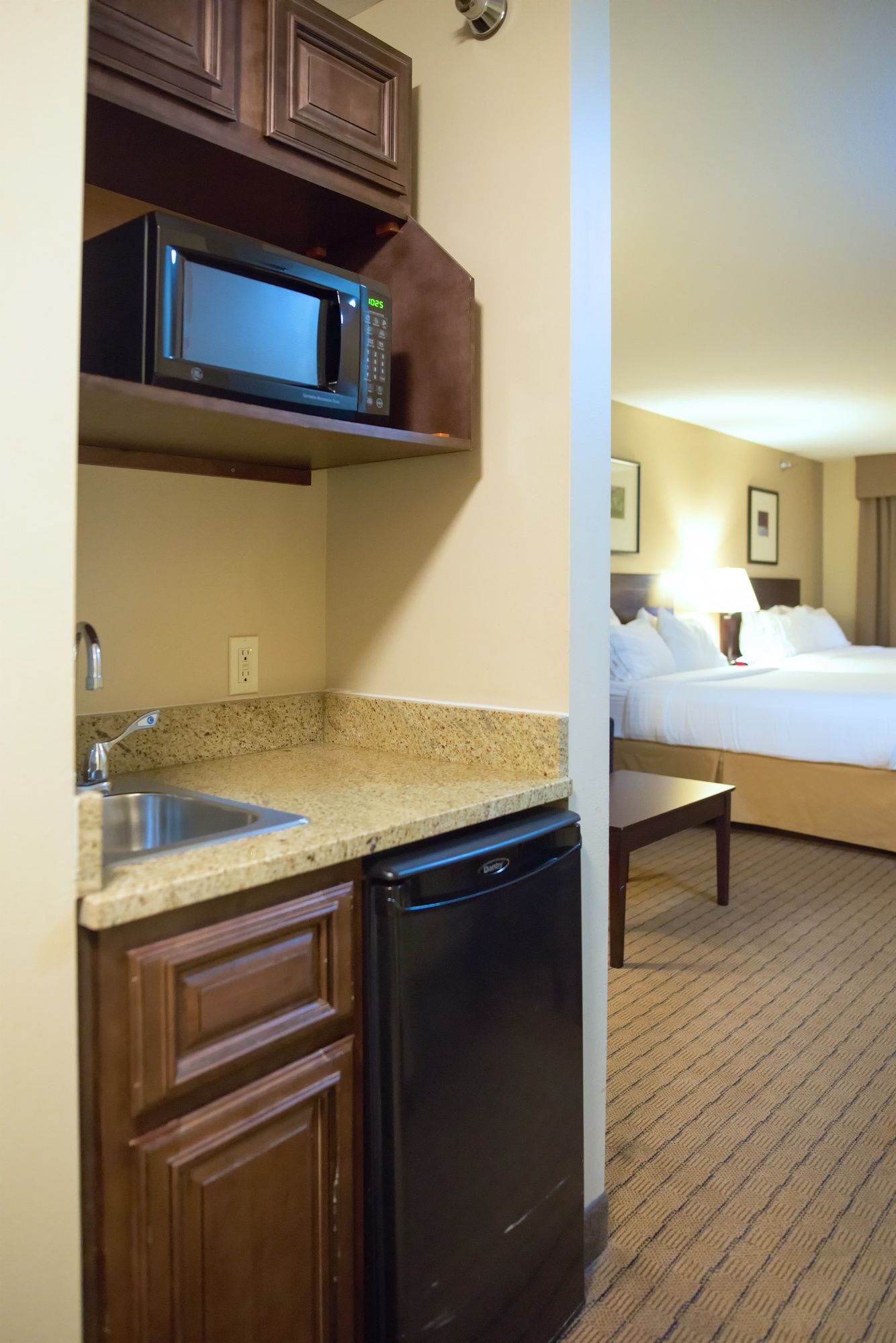 Holiday Inn Express Devils Lake