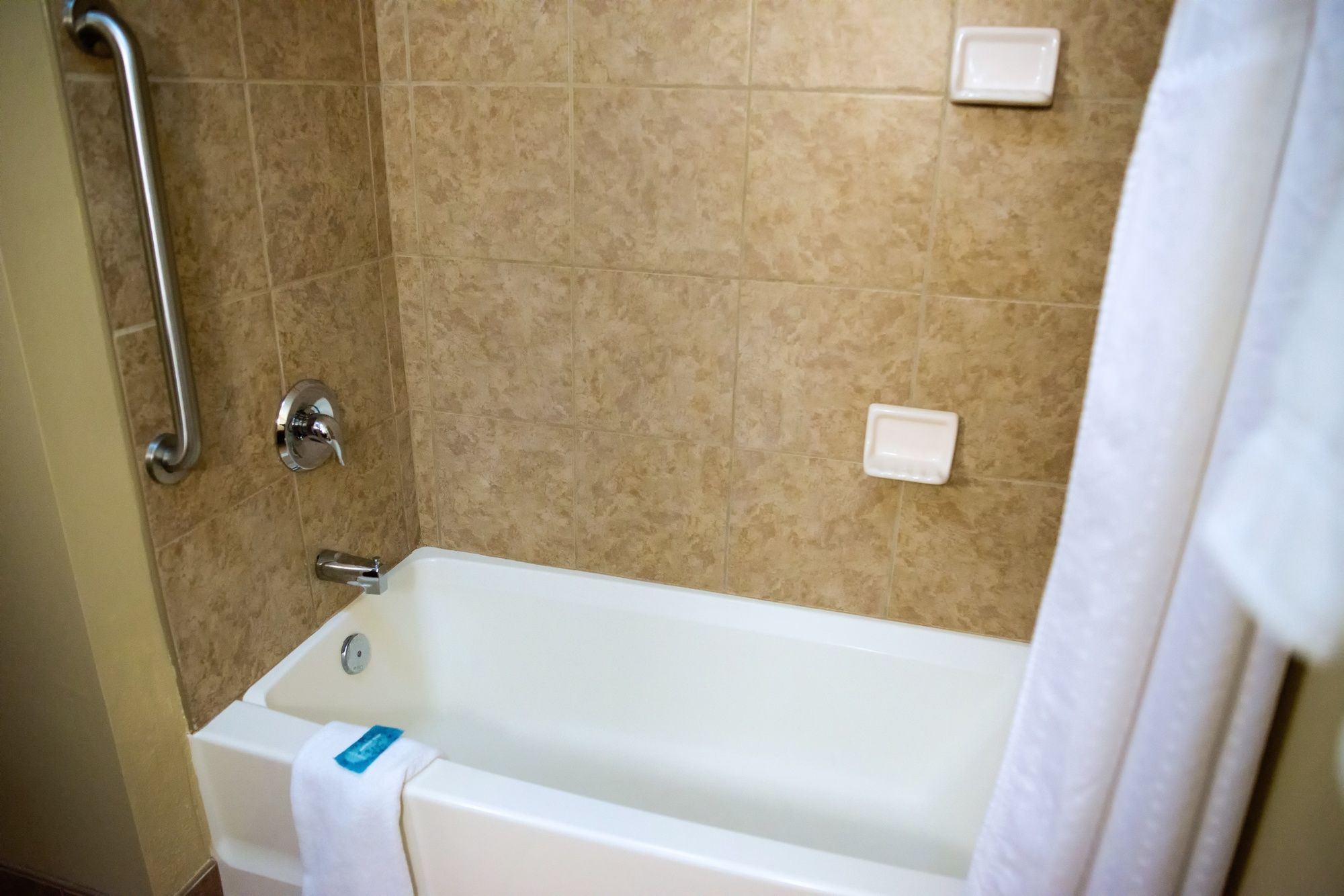 Holiday Inn Express Devils Lake
