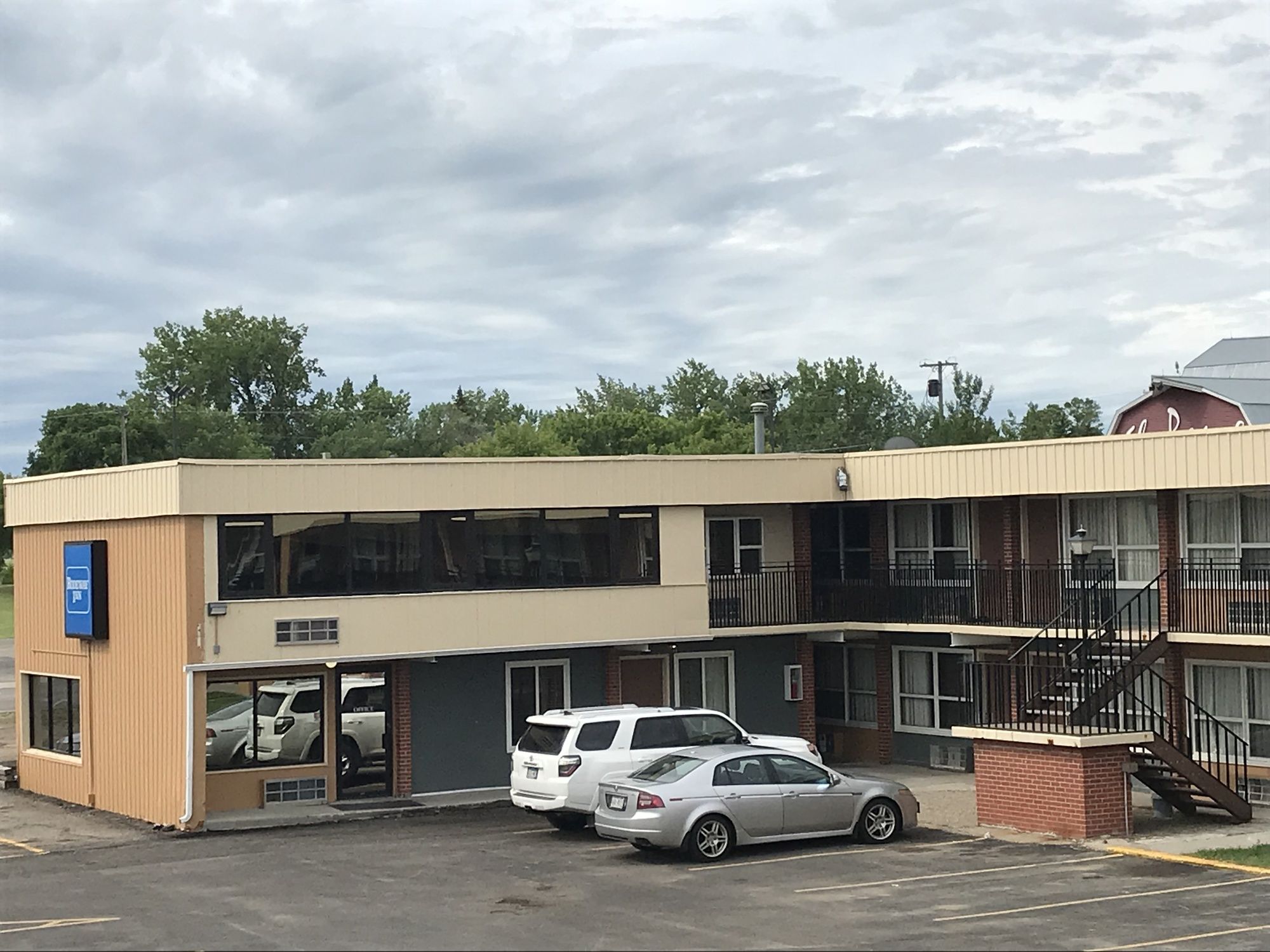 Roadway Inn