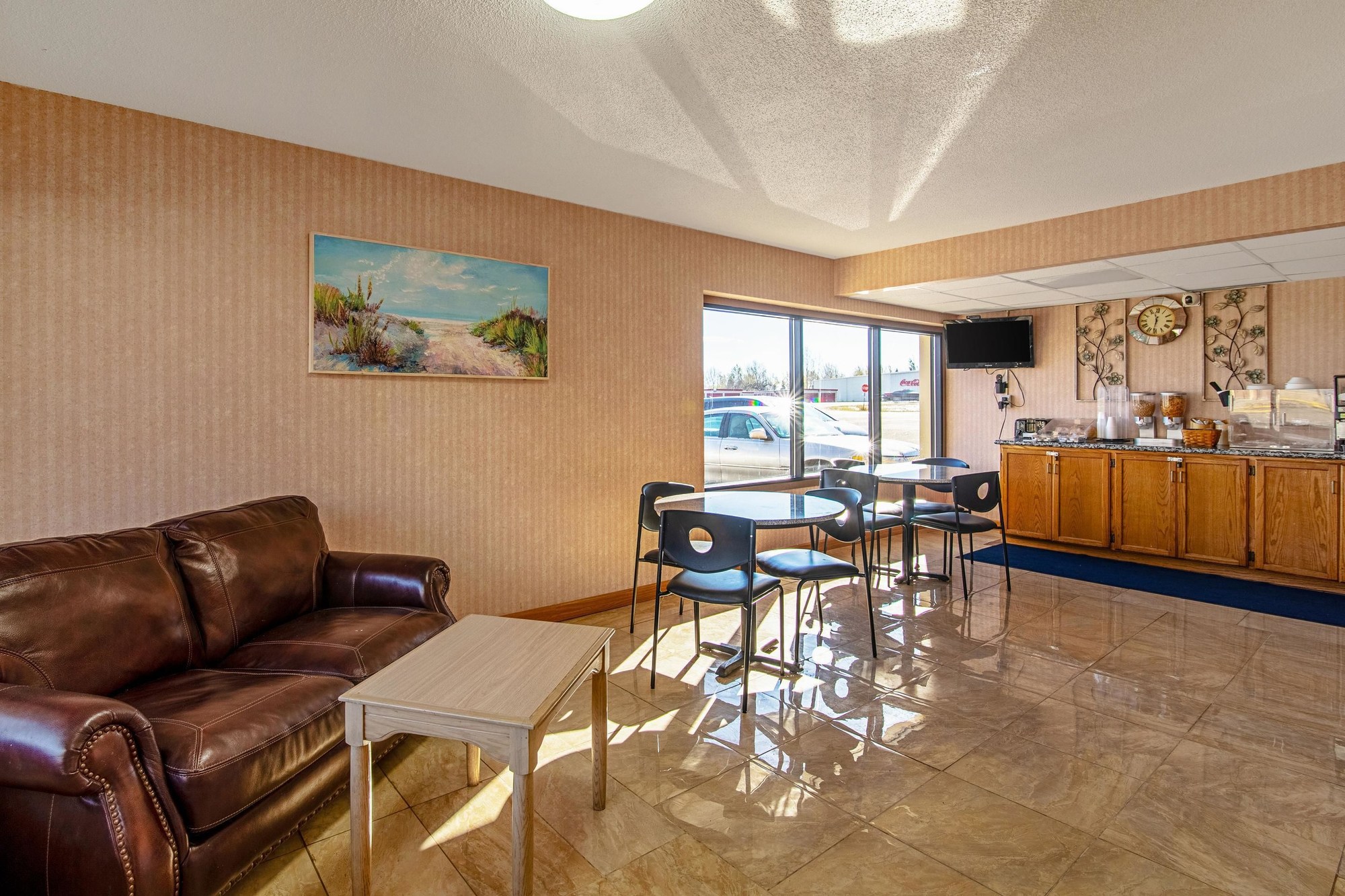 Roadway Inn