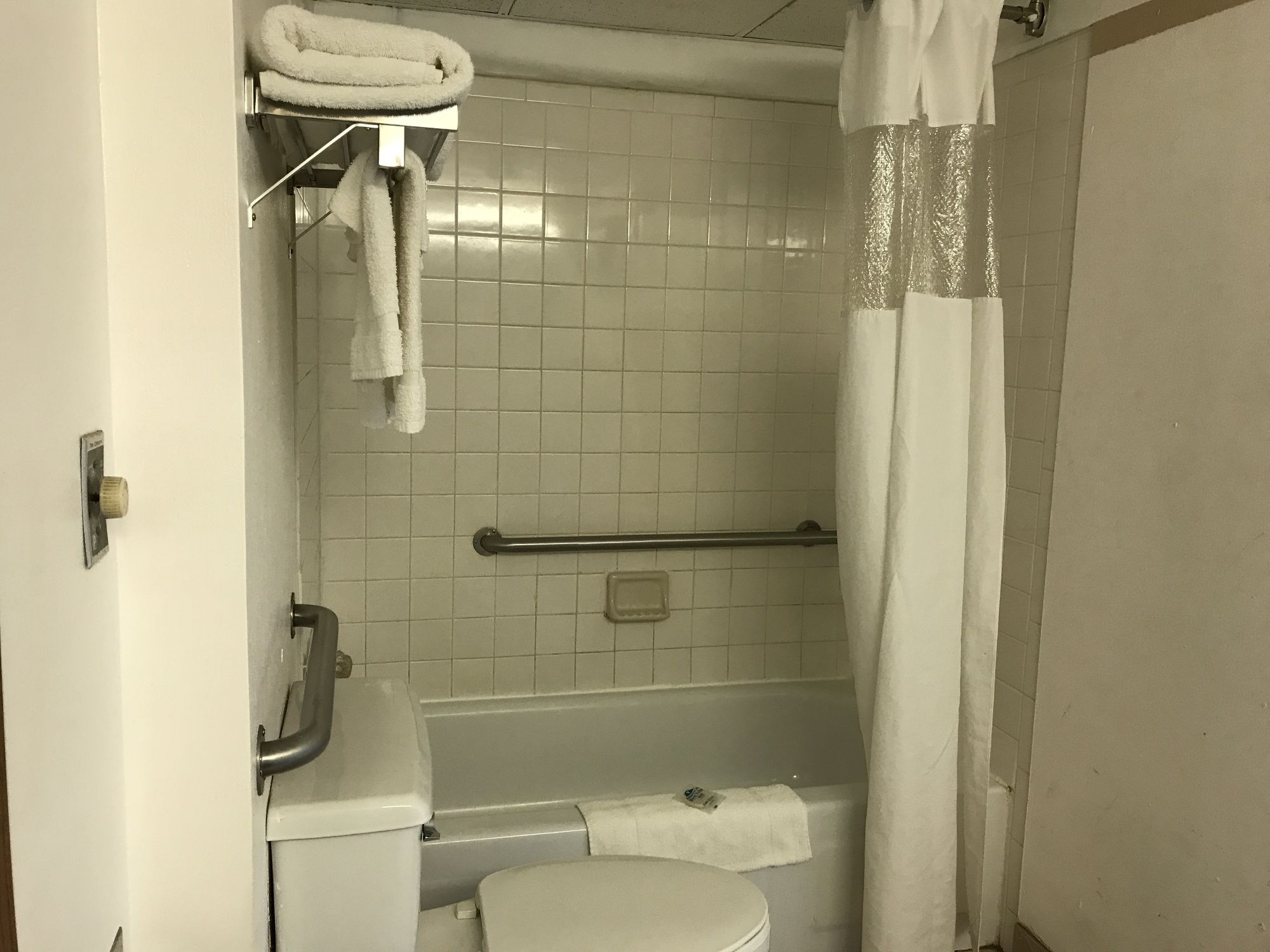Roadway Inn