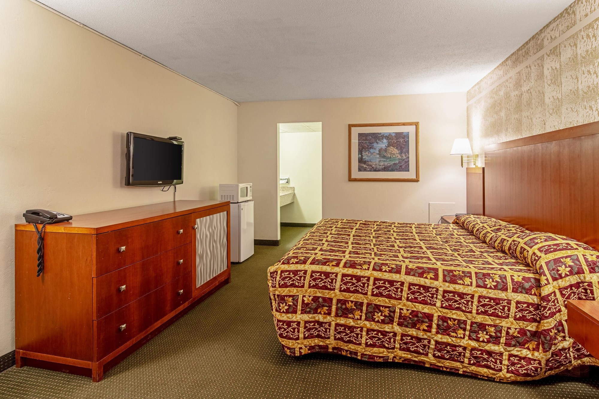 Roadway Inn