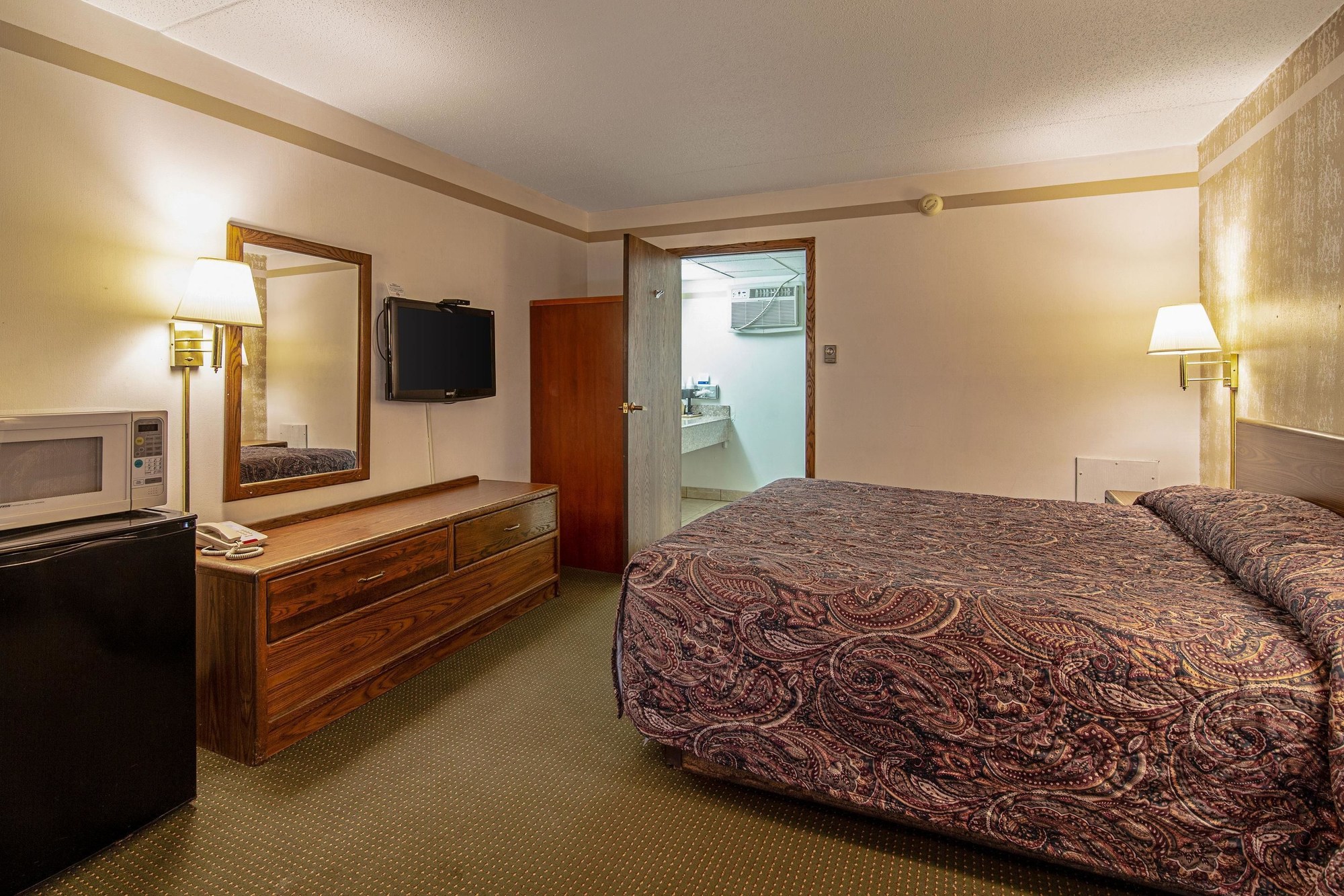 Roadway Inn