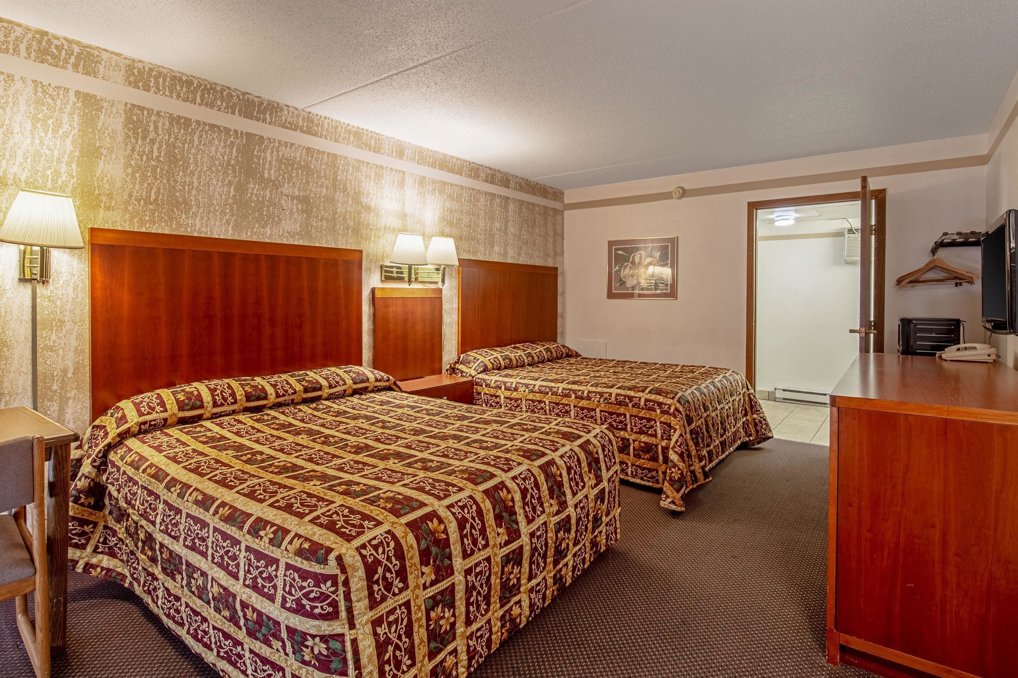 Roadway Inn