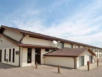 Super 8 by Wyndham Devils Lake