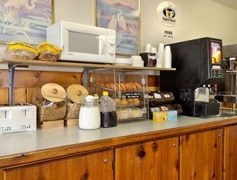 Super 8 by Wyndham Devils Lake