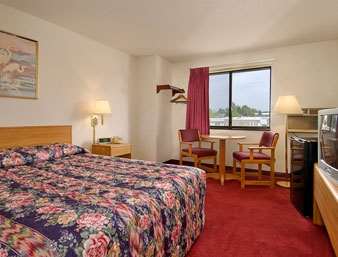 Super 8 by Wyndham Devils Lake