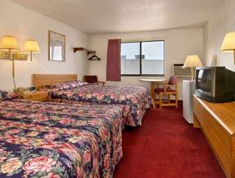 Super 8 by Wyndham Devils Lake