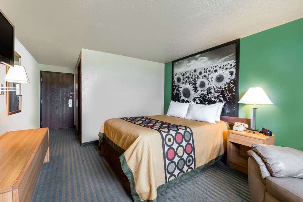 Super 8 by Wyndham Devils Lake