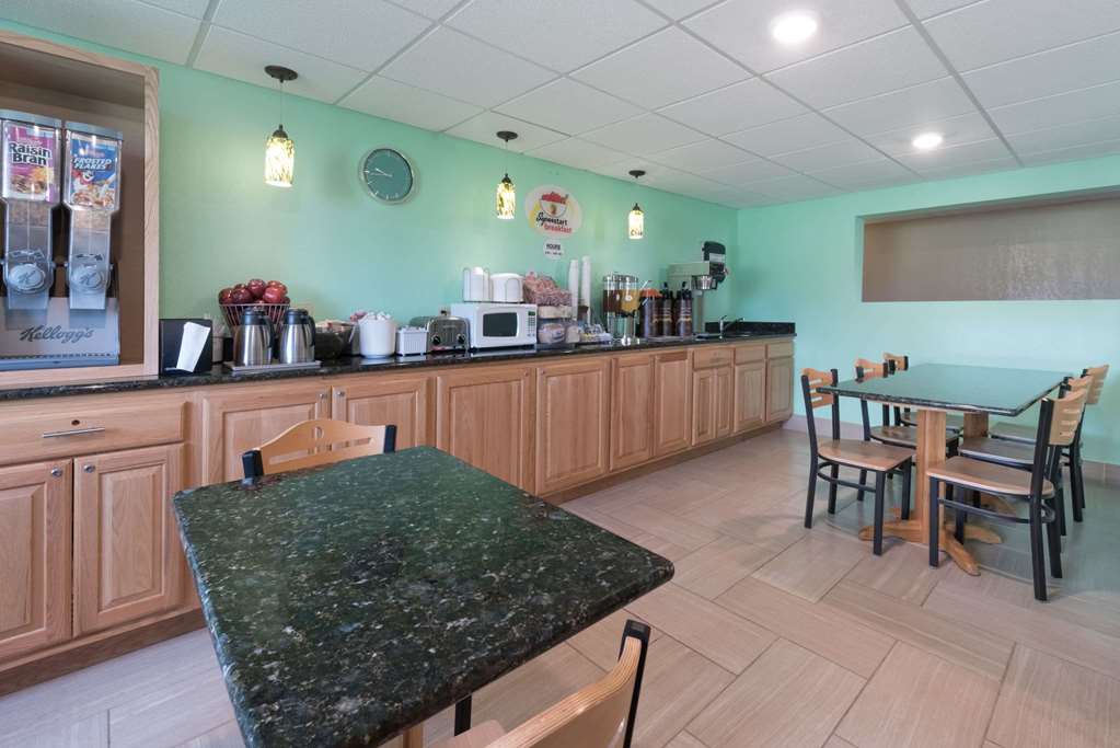 Super 8 by Wyndham Devils Lake